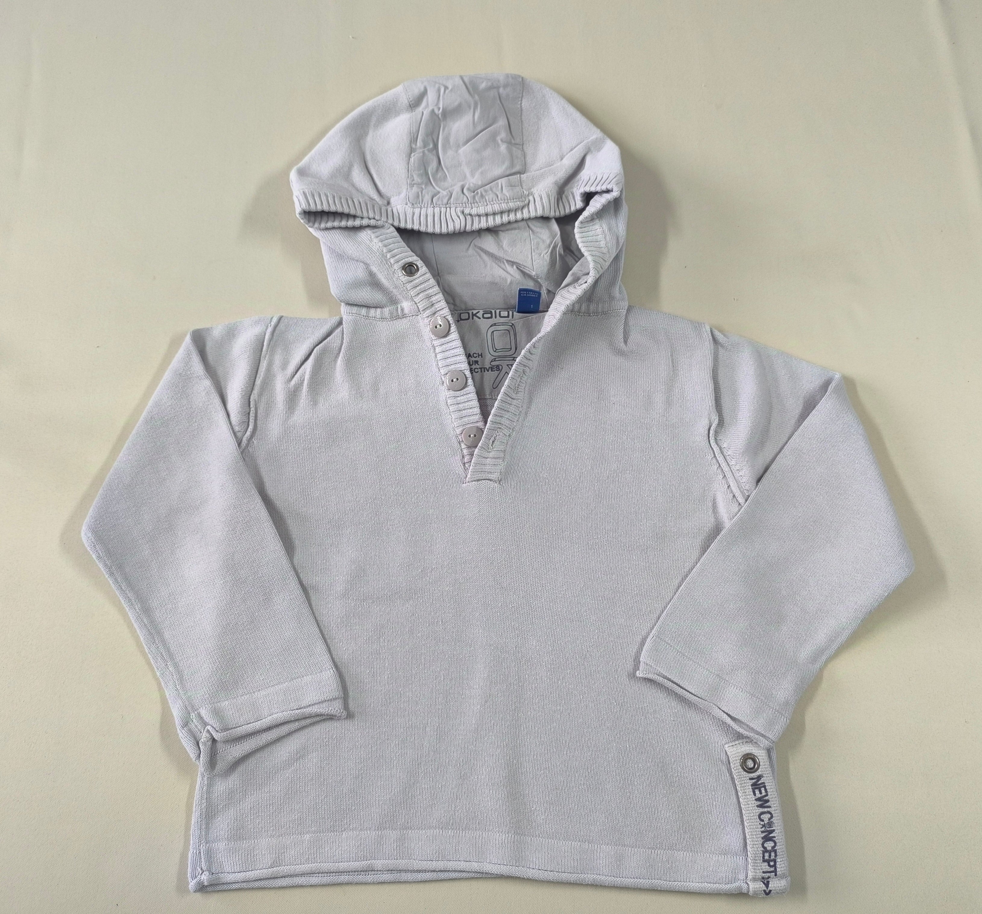 Pull à capuche gris clair 3 boutons 