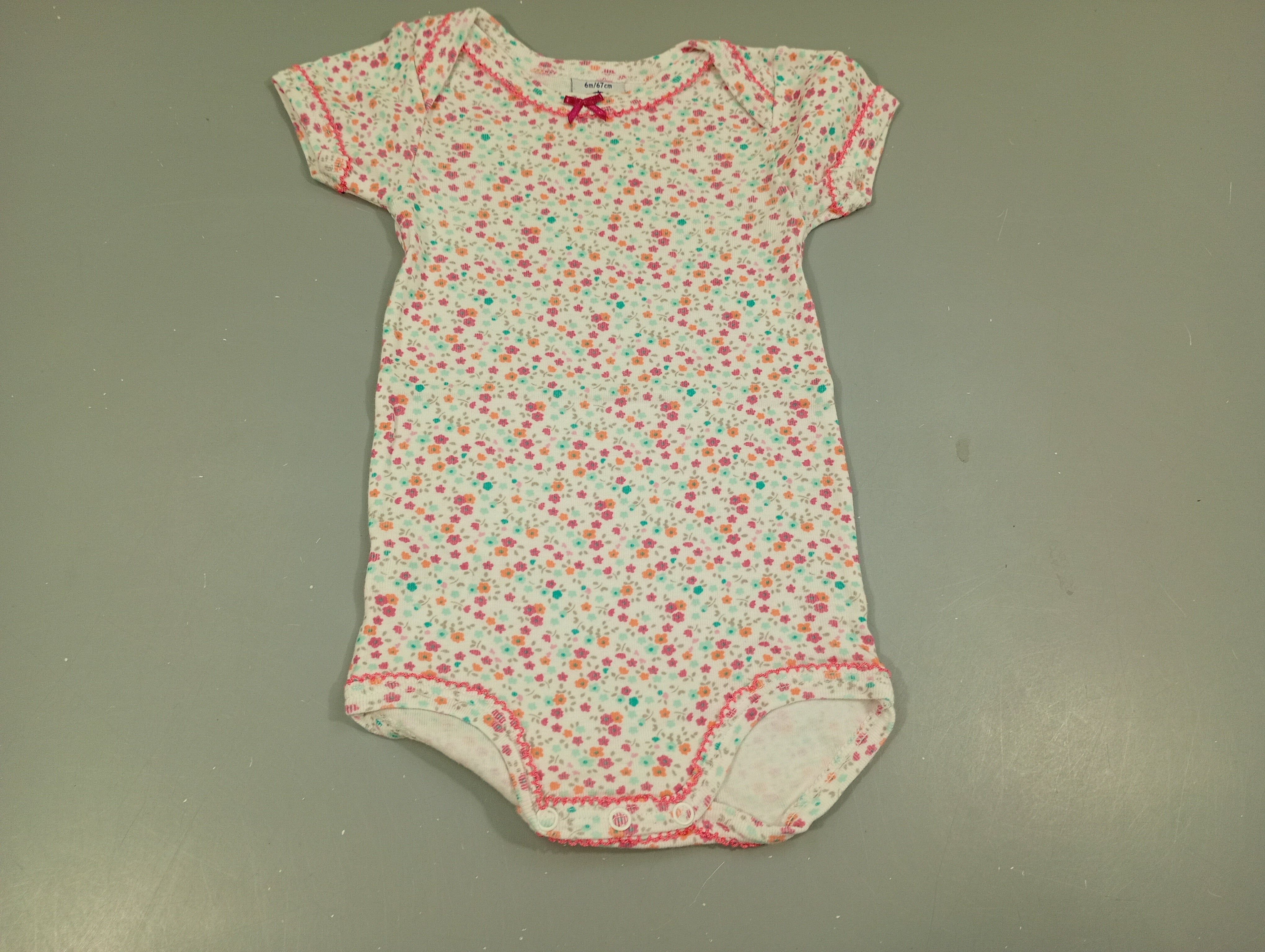 Body m.c à fleurs paslel , noeud bordeaux