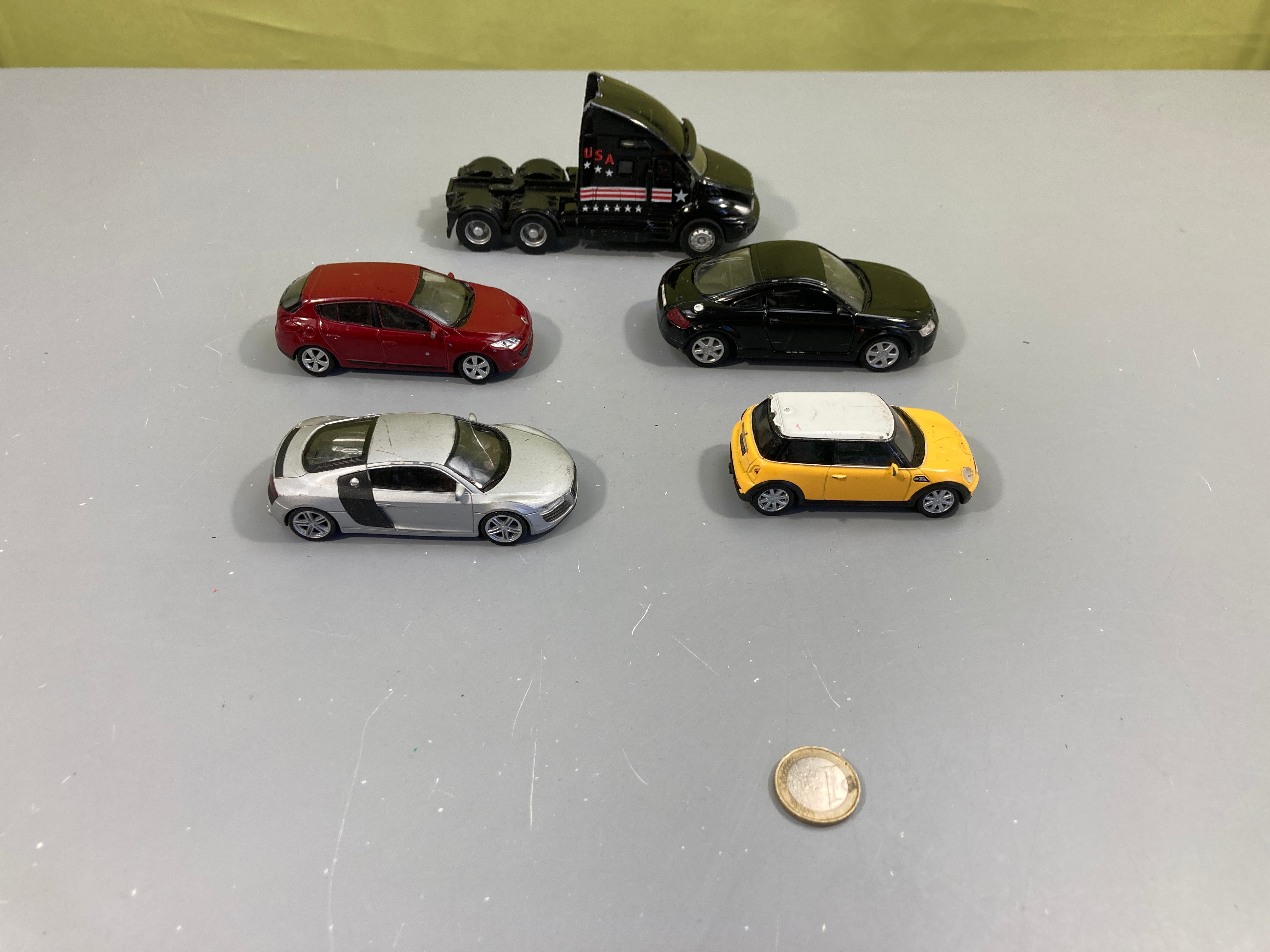 Lot de 5 voitures métaliques, usées