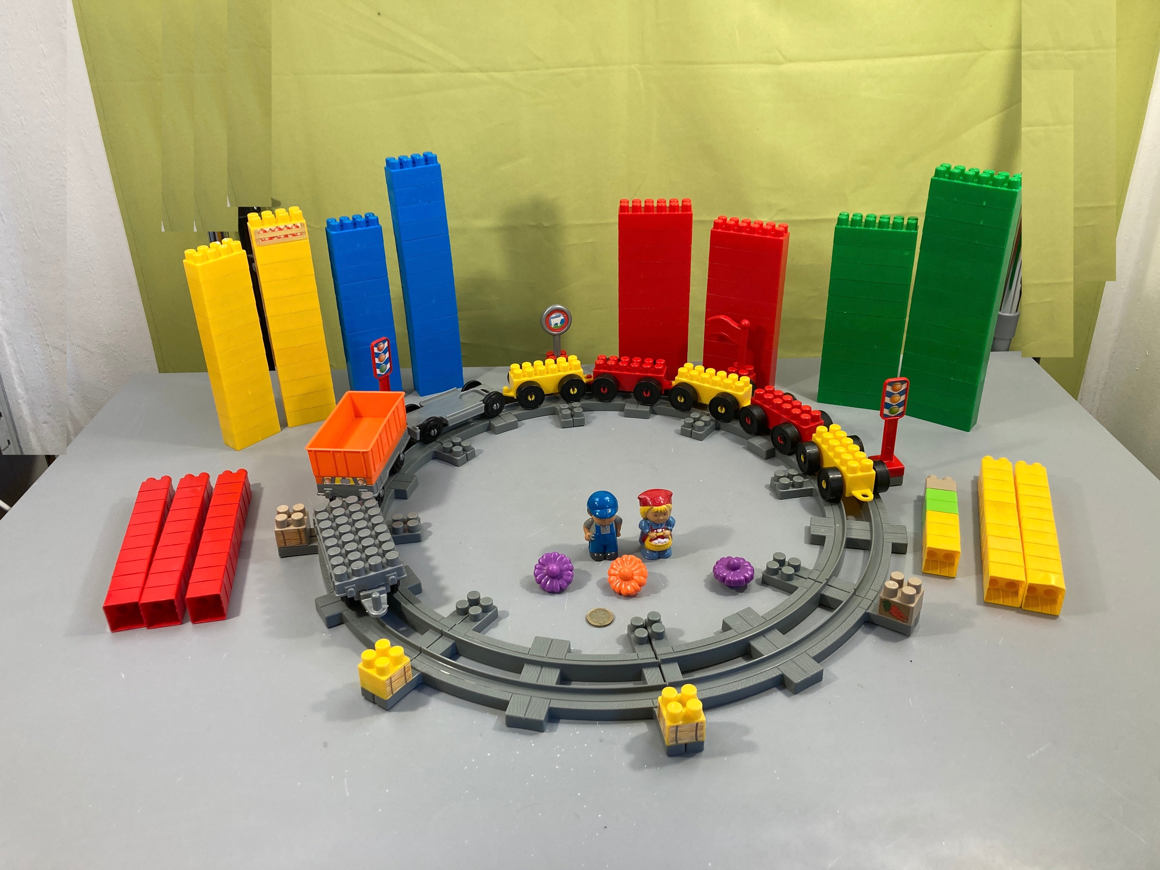 Circuit avec blocs et personnages Ecoiffier, Abrick, vendu tel que sur la photo