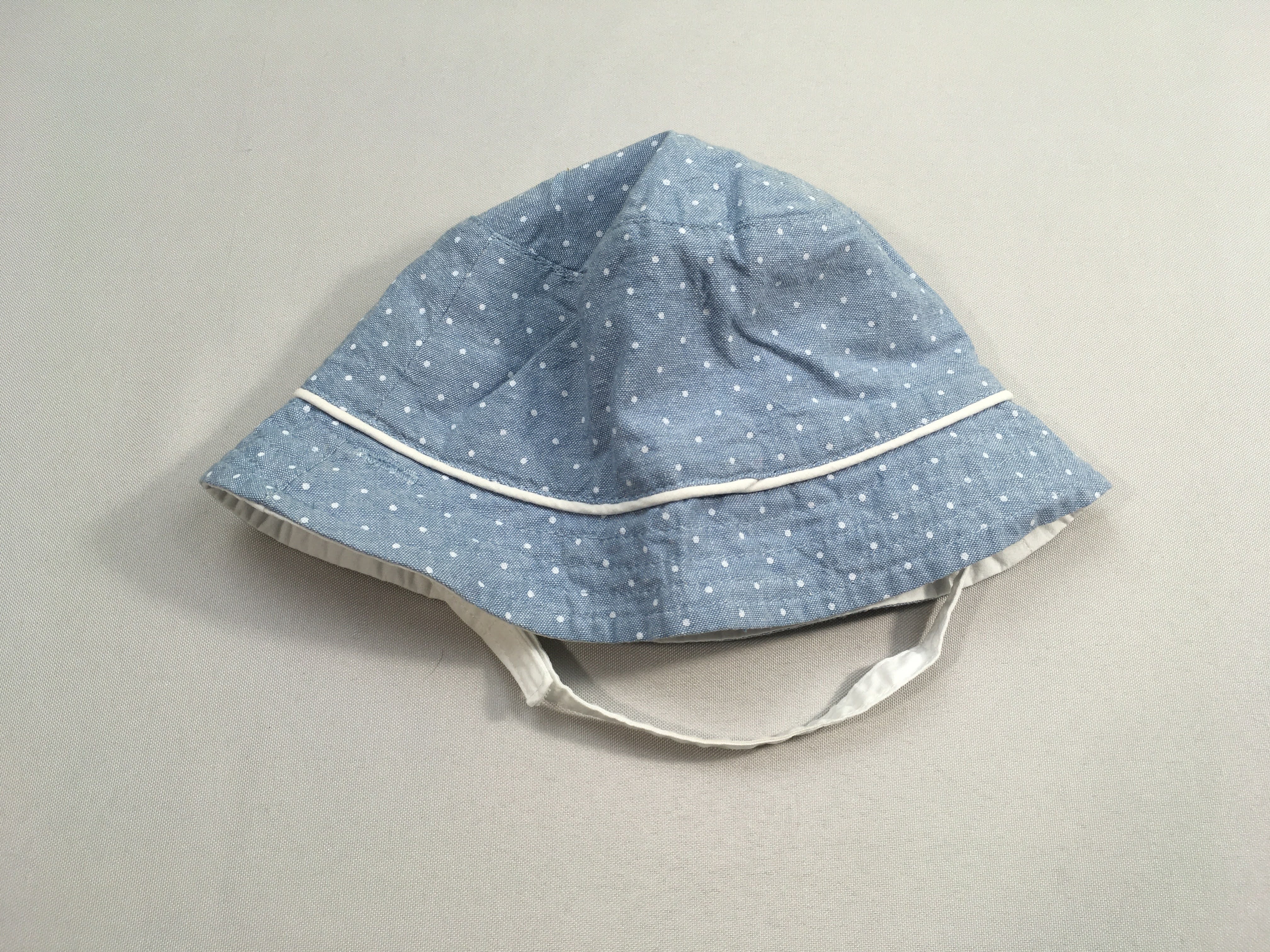 Chapeau réversible denim pois/blanc tortue