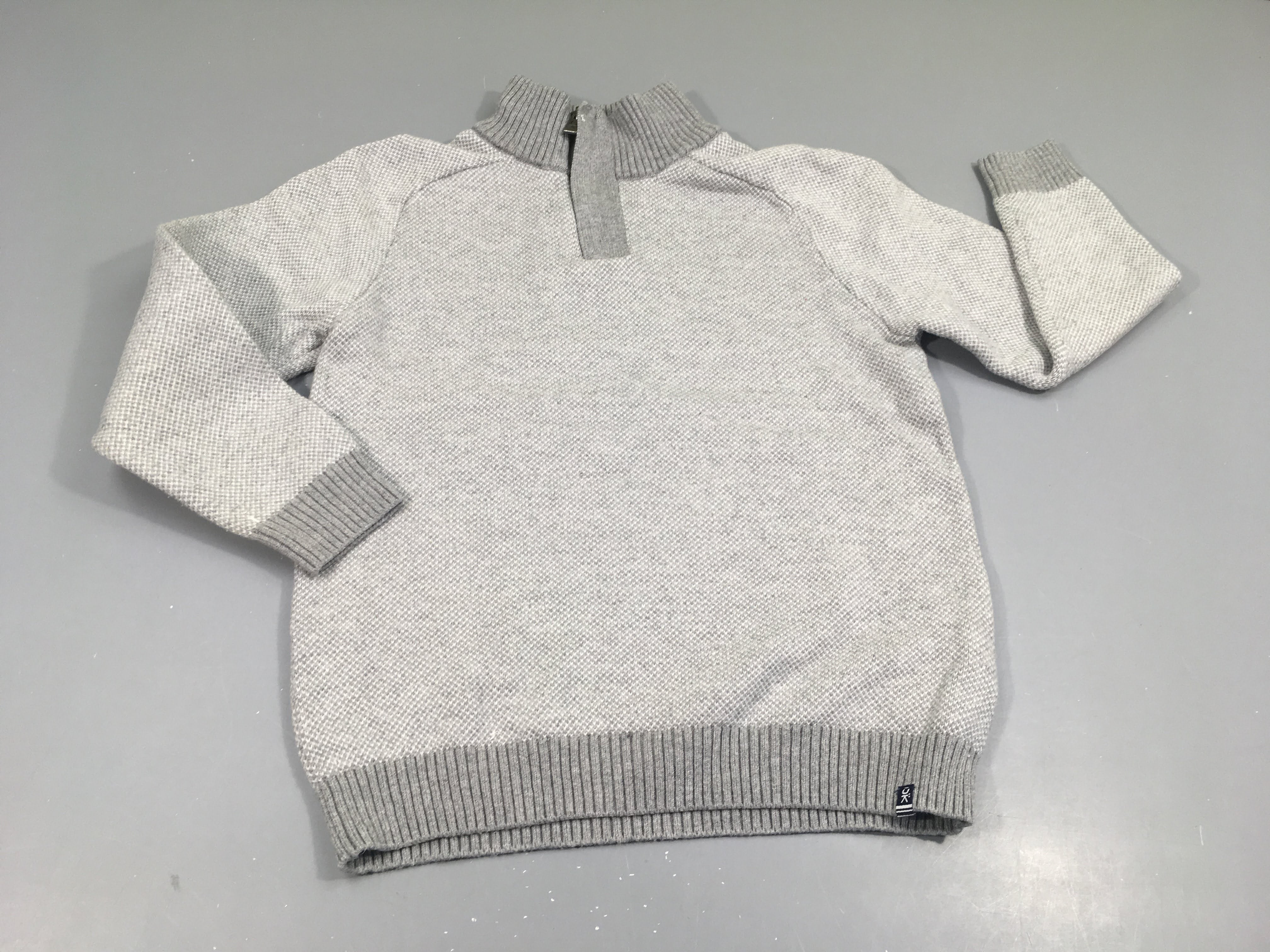 Pull gris clair chiné, col montant avec petit zip