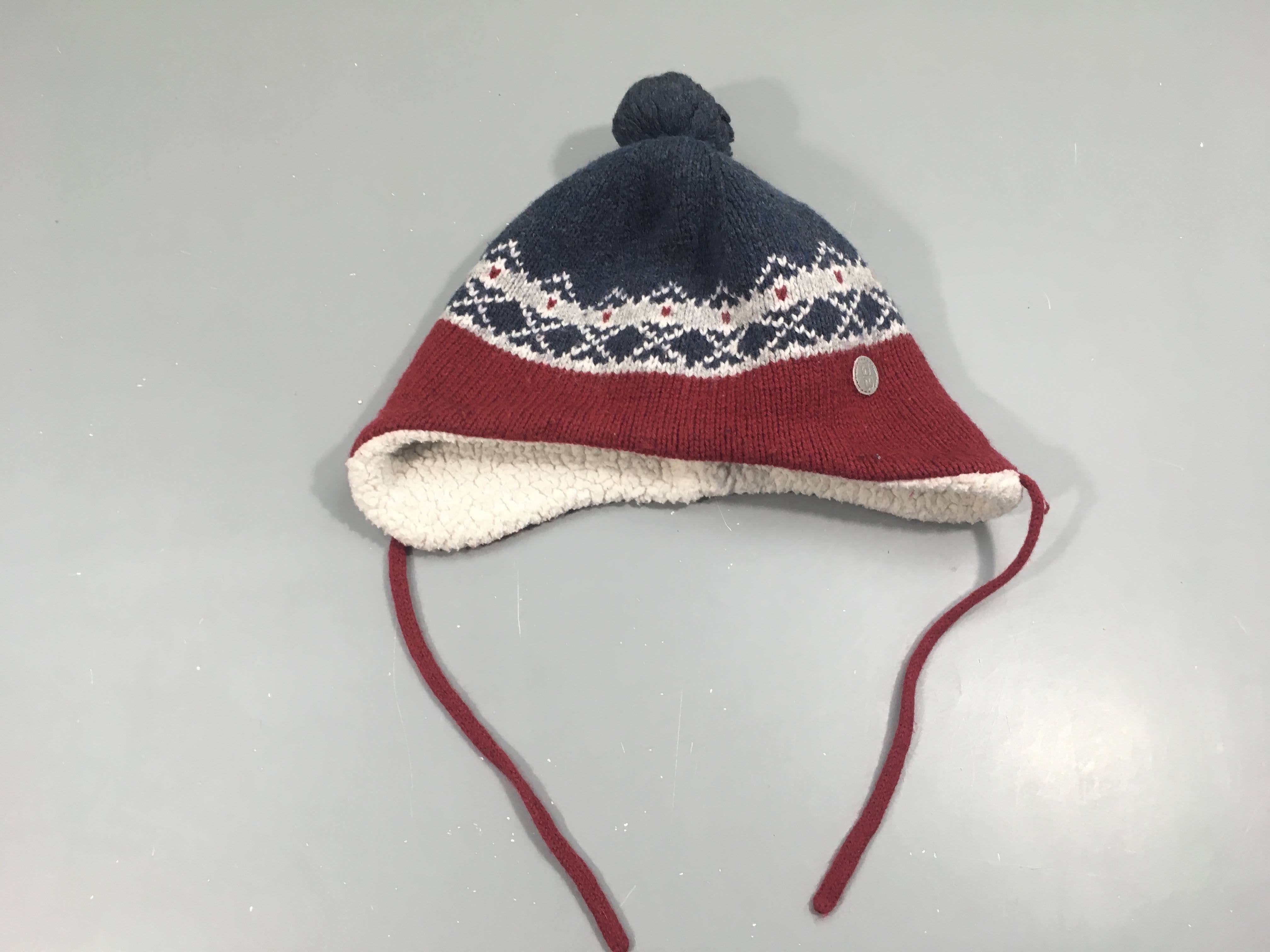 Bonnet gris et bordeaux avec pompon
