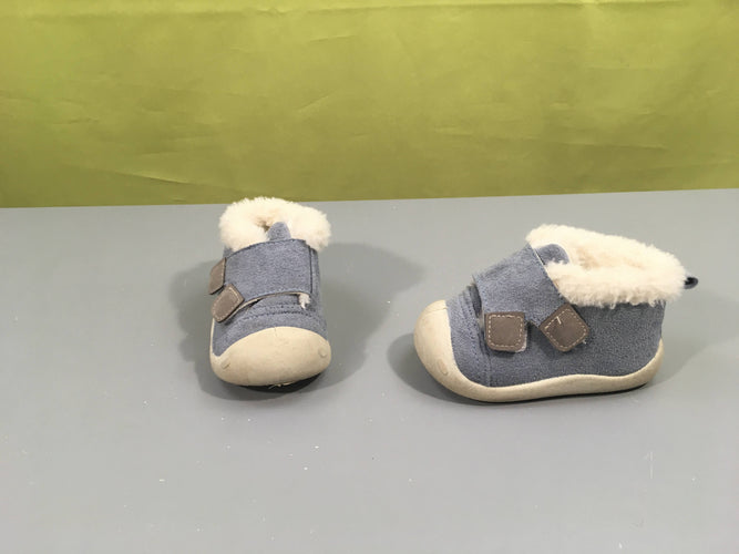 Chaussons fourrés bleu clair avec semelles, moins cher chez Petit Kiwi