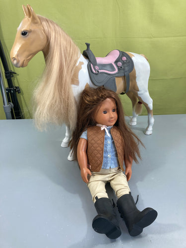 Cheval Tamera beige/blanc 51cm, Palamino + poupée Catarina 46cm, OUR GENERATION, moins cher chez Petit Kiwi