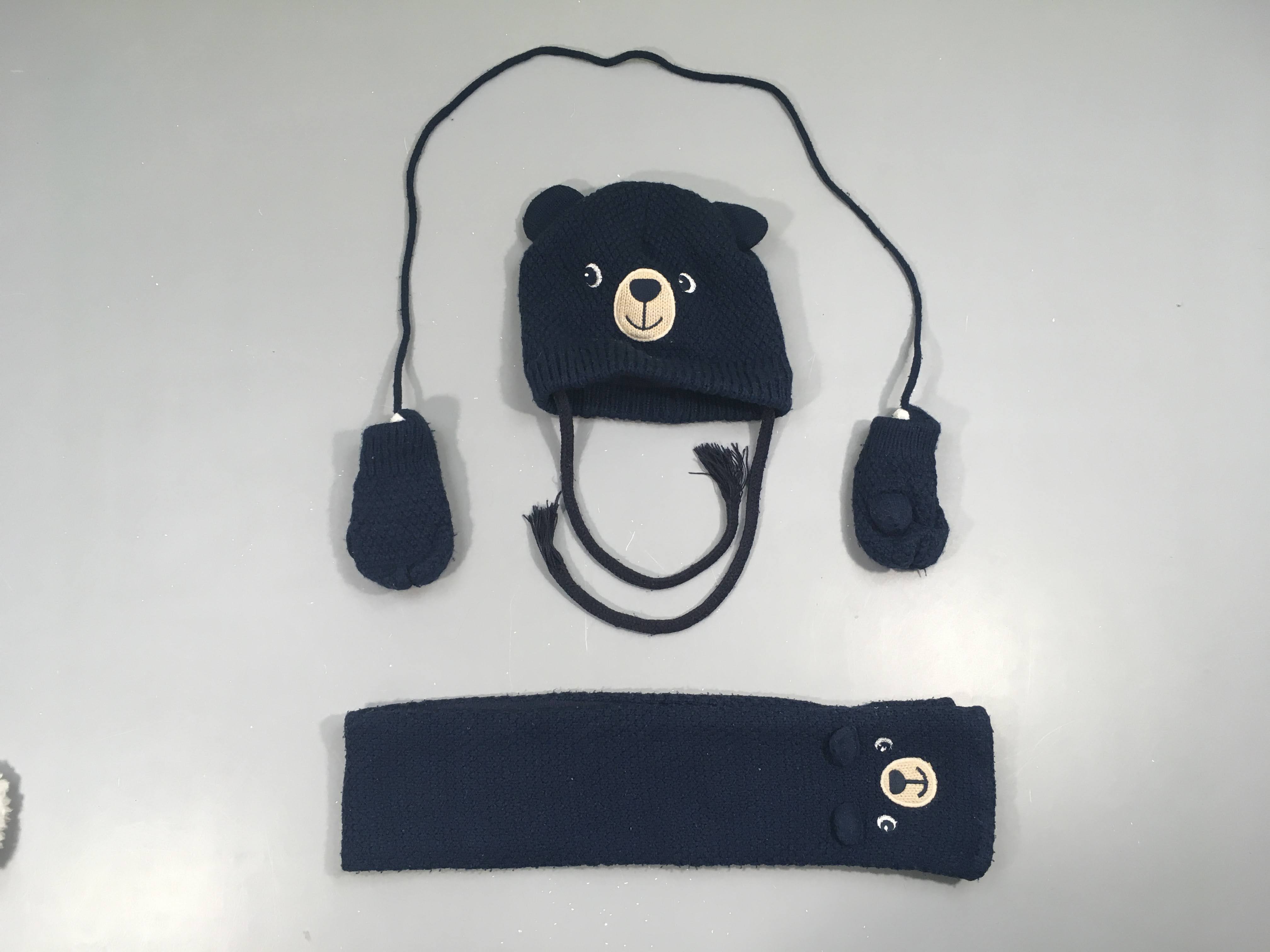 Ensemble Bonnet,écharpe et moufles bleue doublé polar