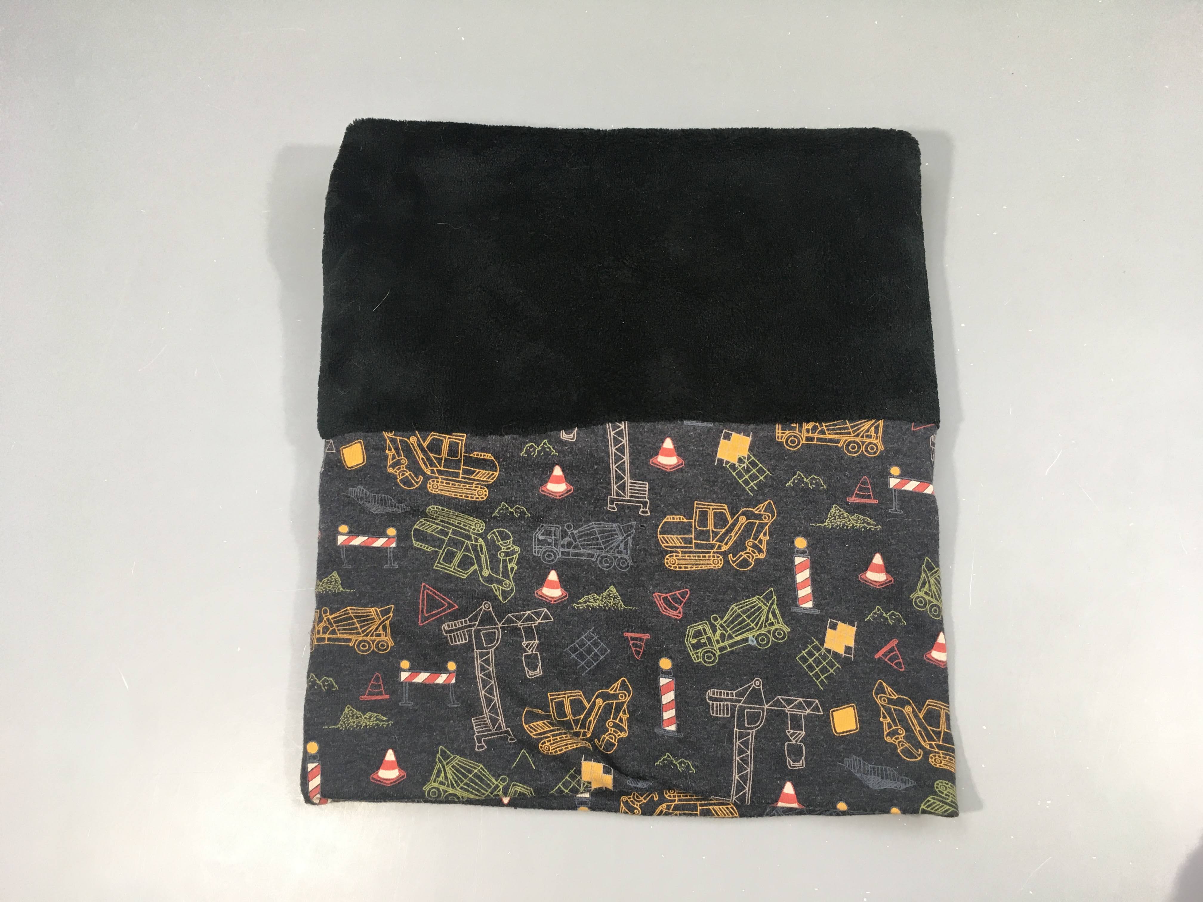 Tour de cou bi-matière noir velours/jersey bouloches engins chantier