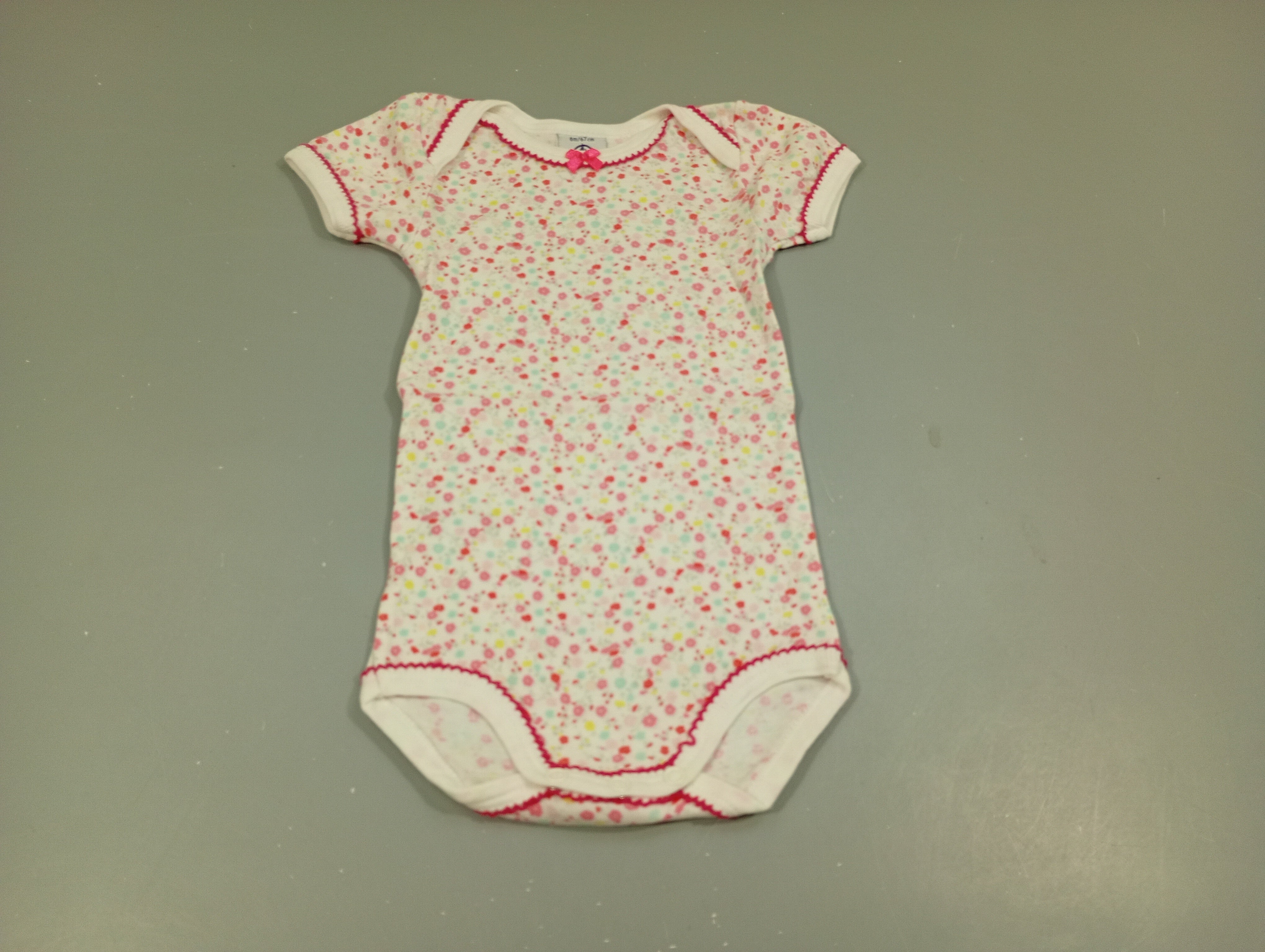 Body m.c à fleurs paslel , noeud rose