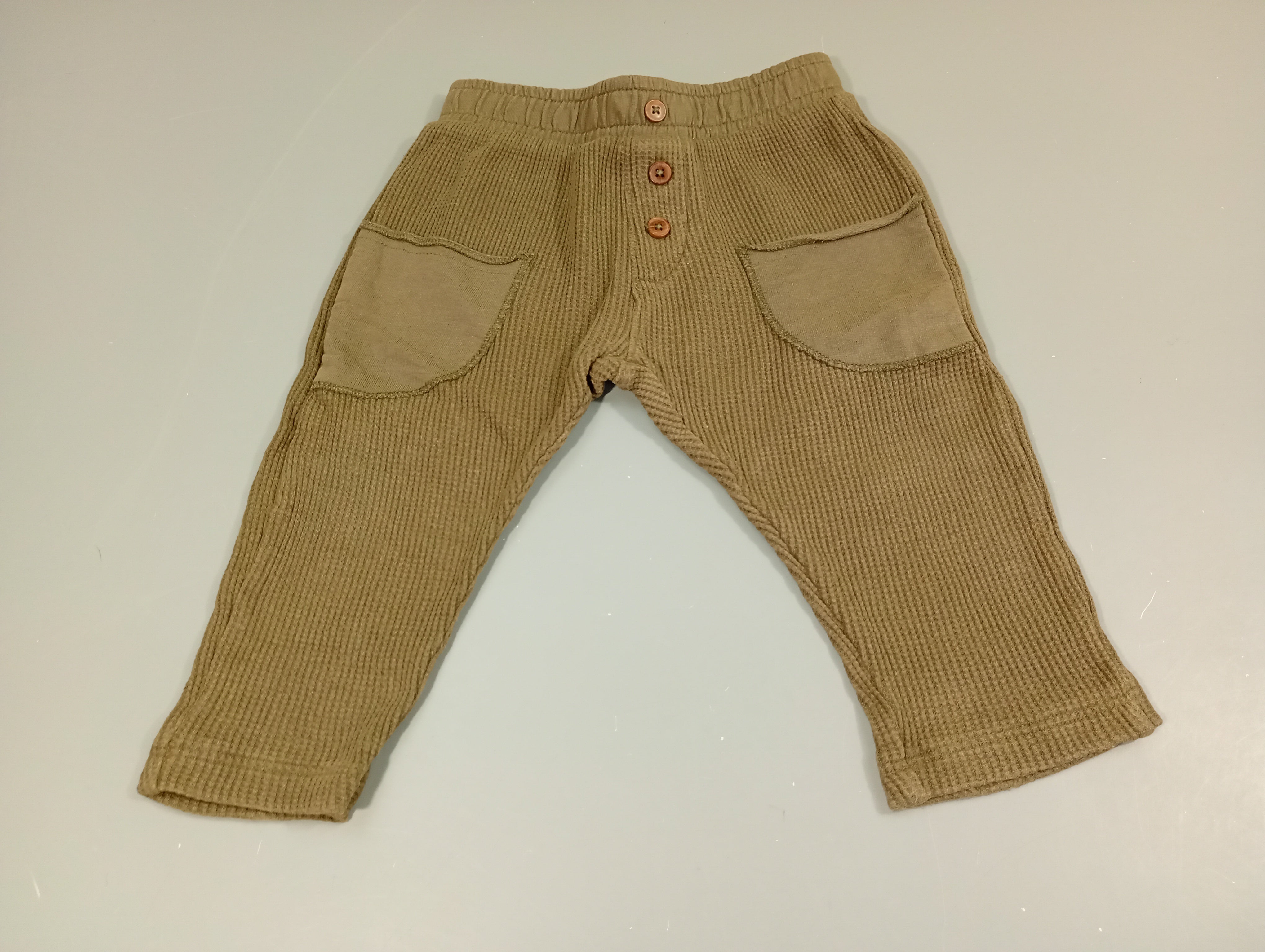 Pantalon gauffré kaki, poches latéralles