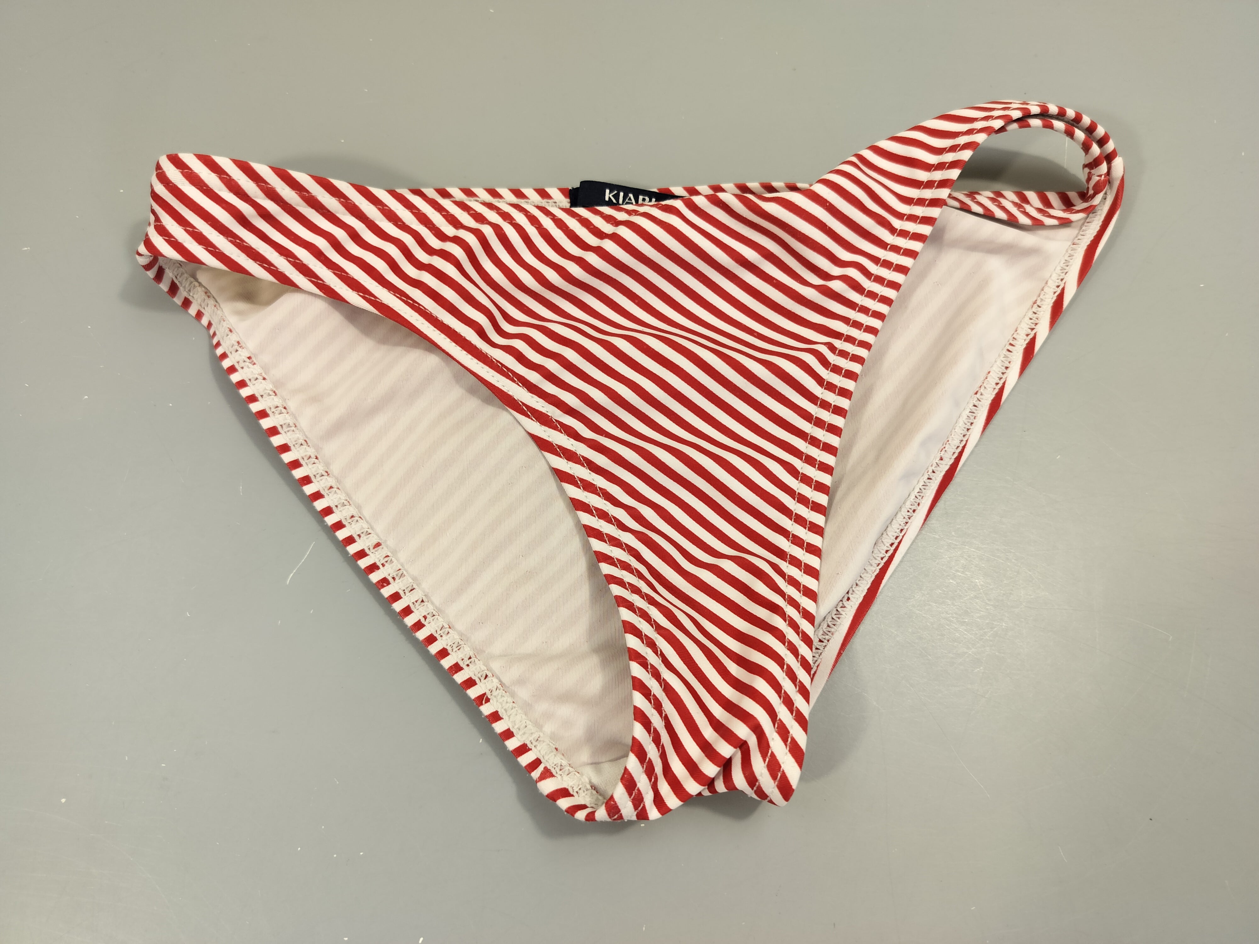 Culotte de maillot blanc rayé rouge