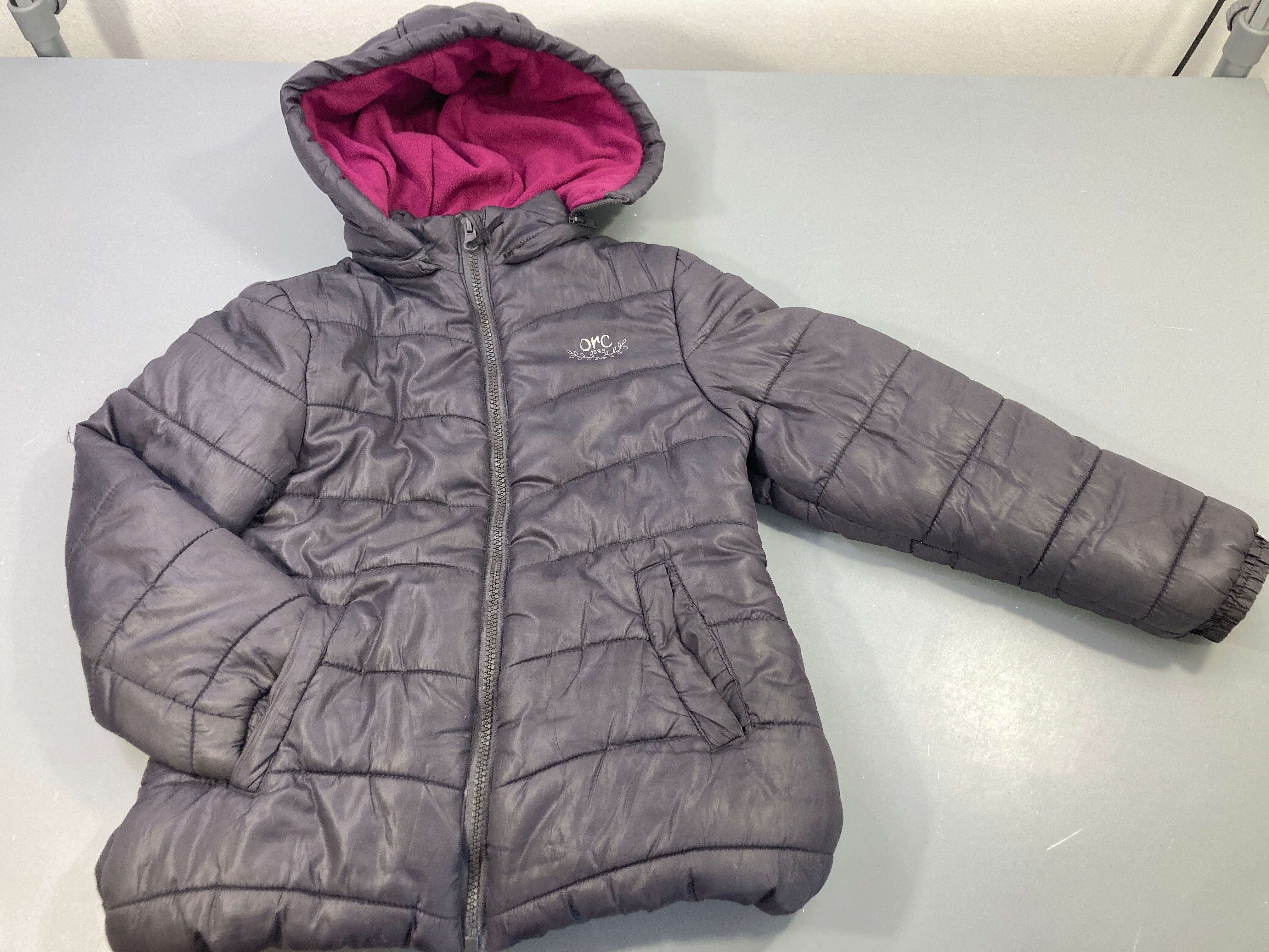 Veste grise  zippée  à capuche ammovible, intérieur polar