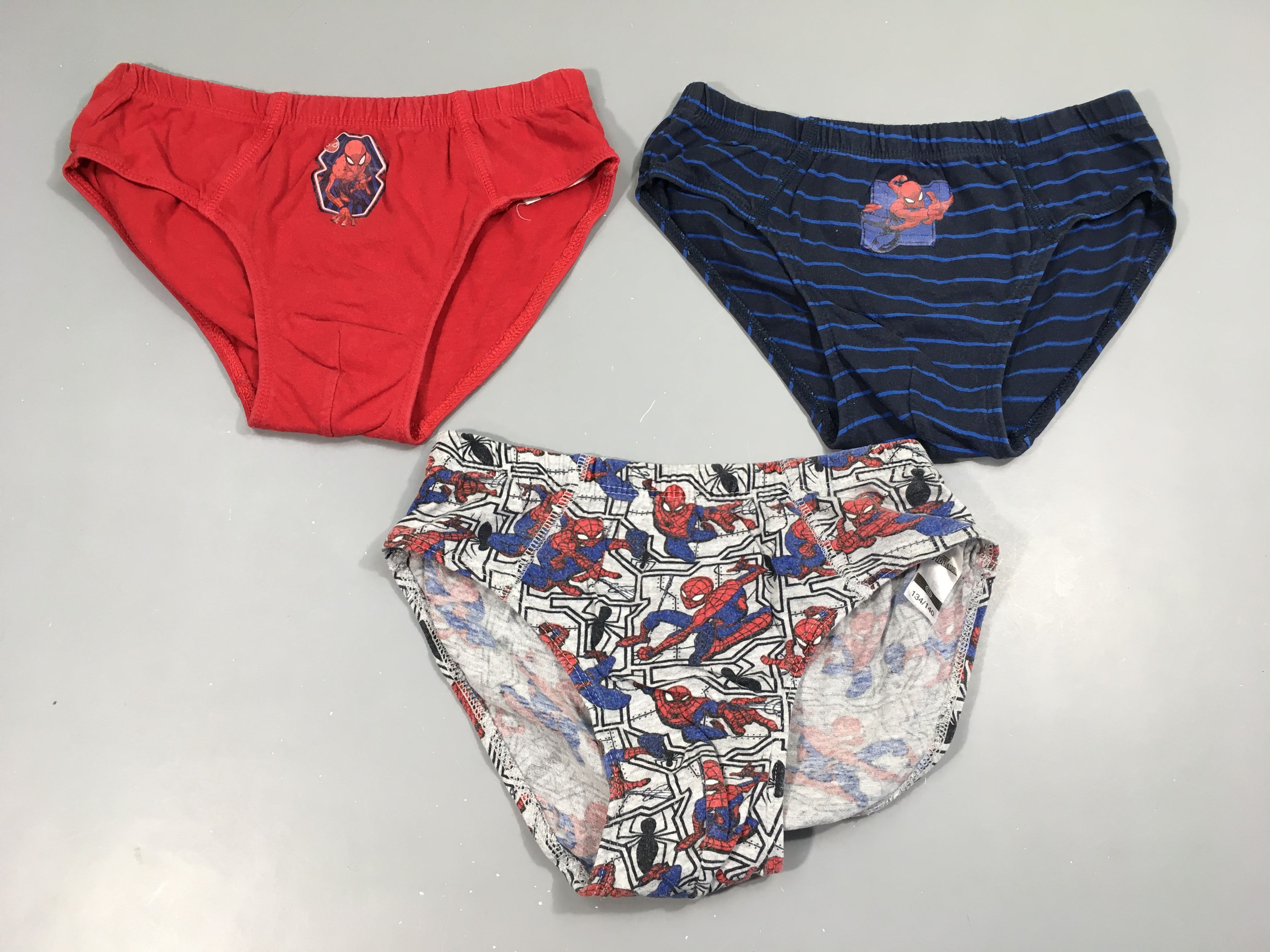 3 Slips gris-bleu-rouge Spiderman