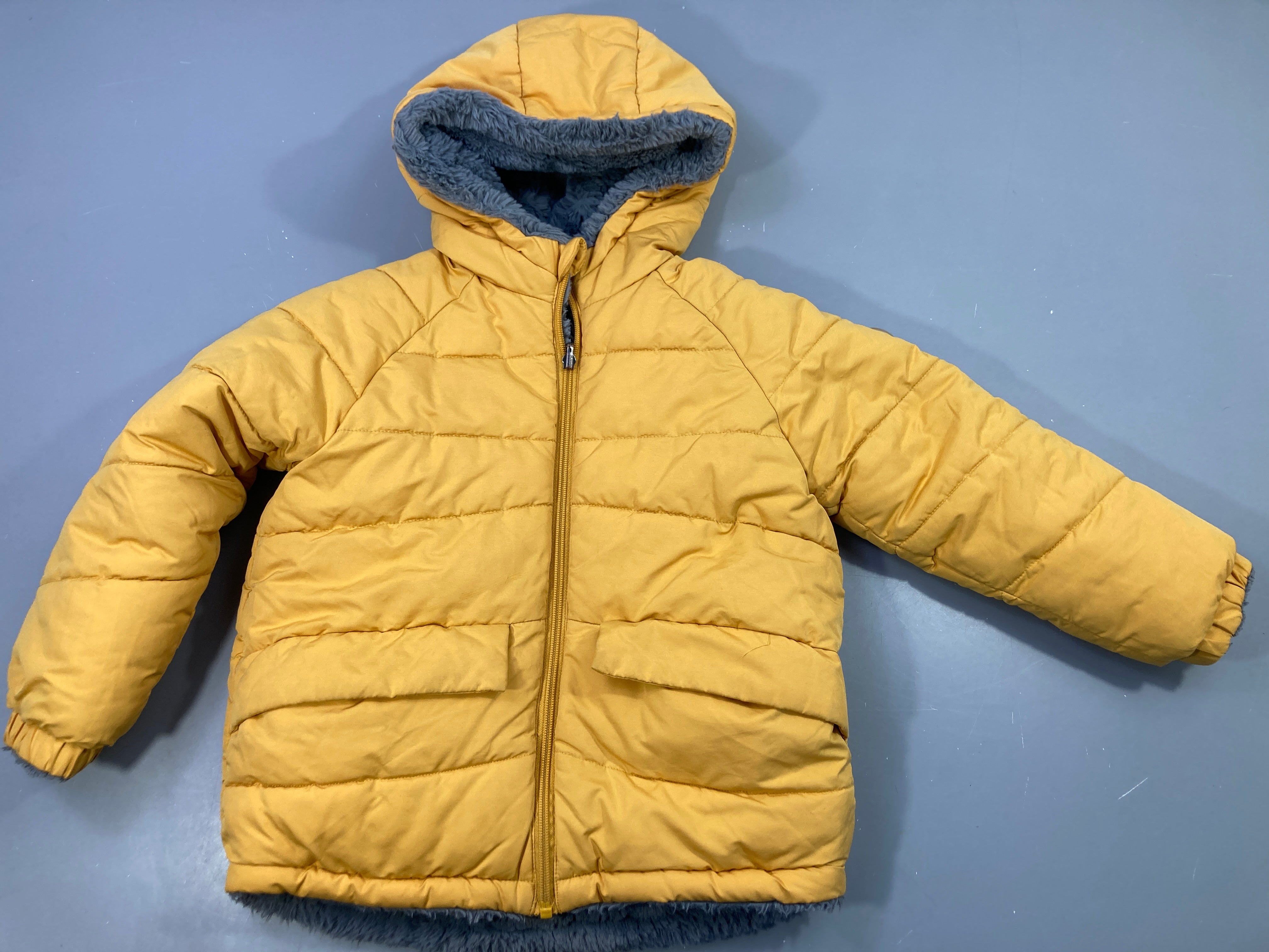 Veste zippée à capuche réversible jaune/ gris peluche