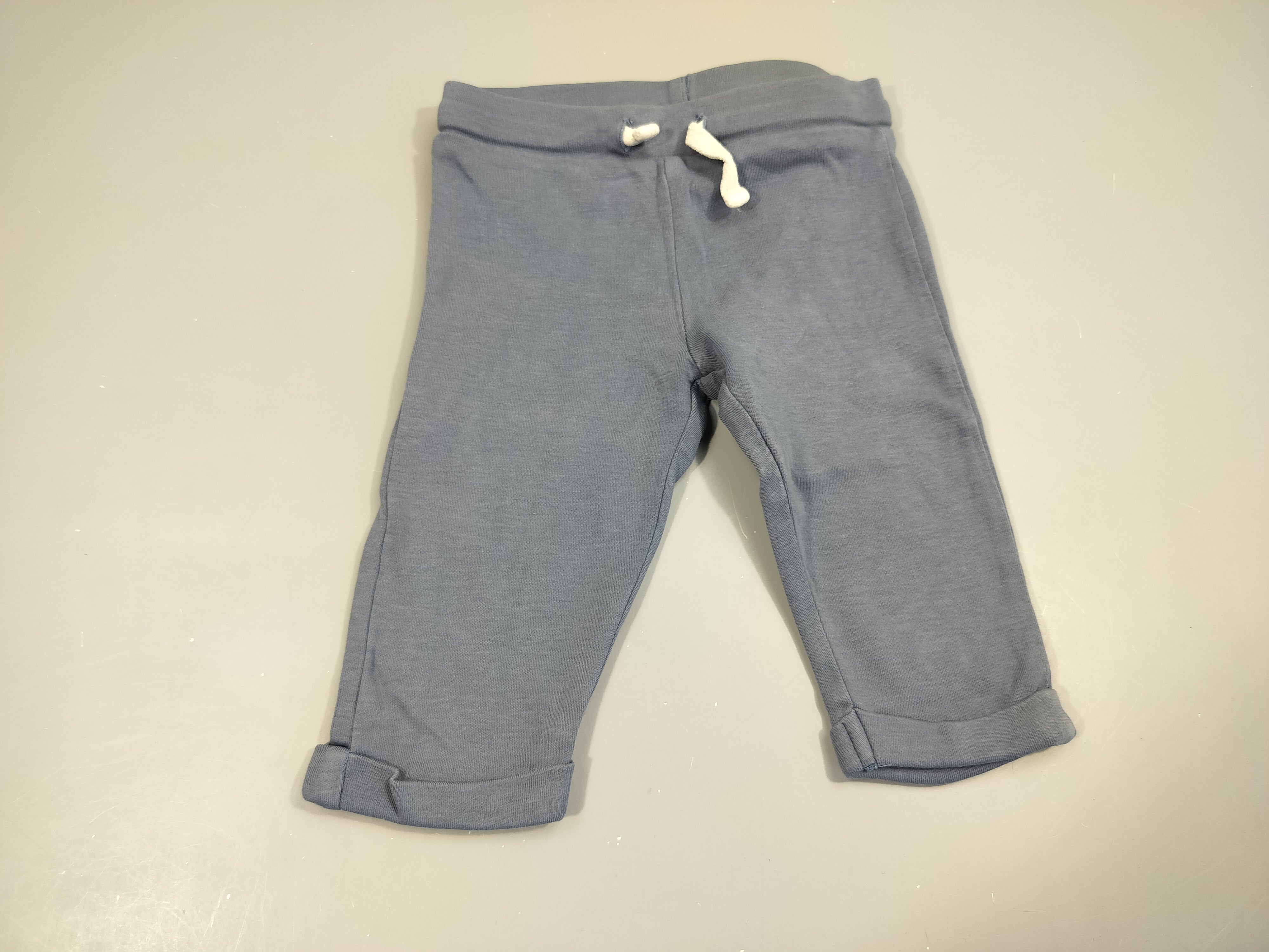 Pantalon jersey bleu à revers.  100% coton