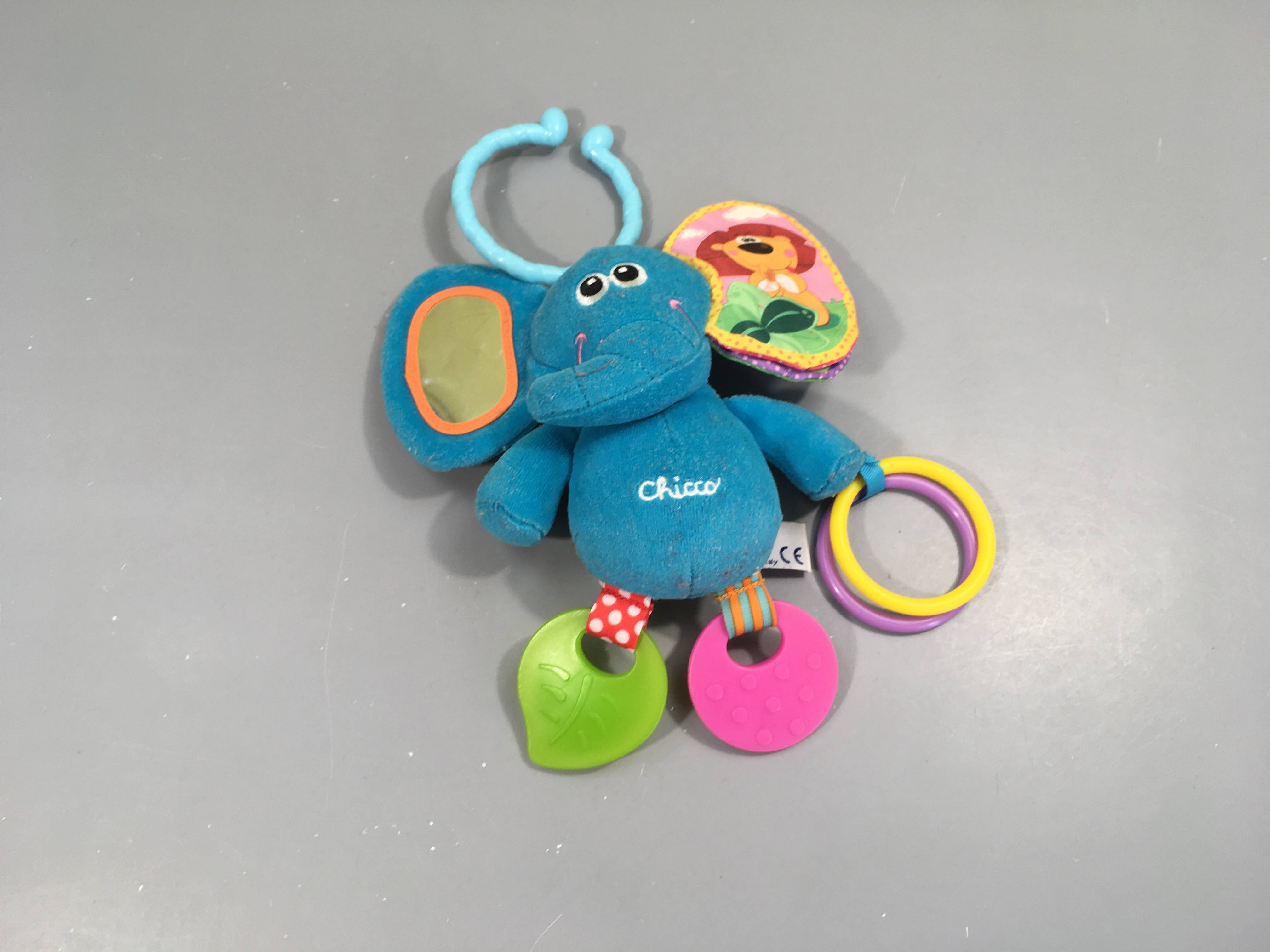 Eléphant à suspendre-Première Activités en Balade Baby Senses-Quelques peluches à ôter