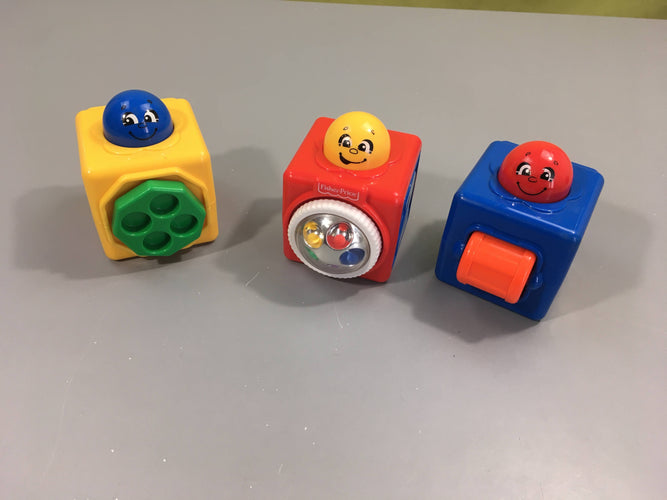 3 Cubes d'activités, moins cher chez Petit Kiwi