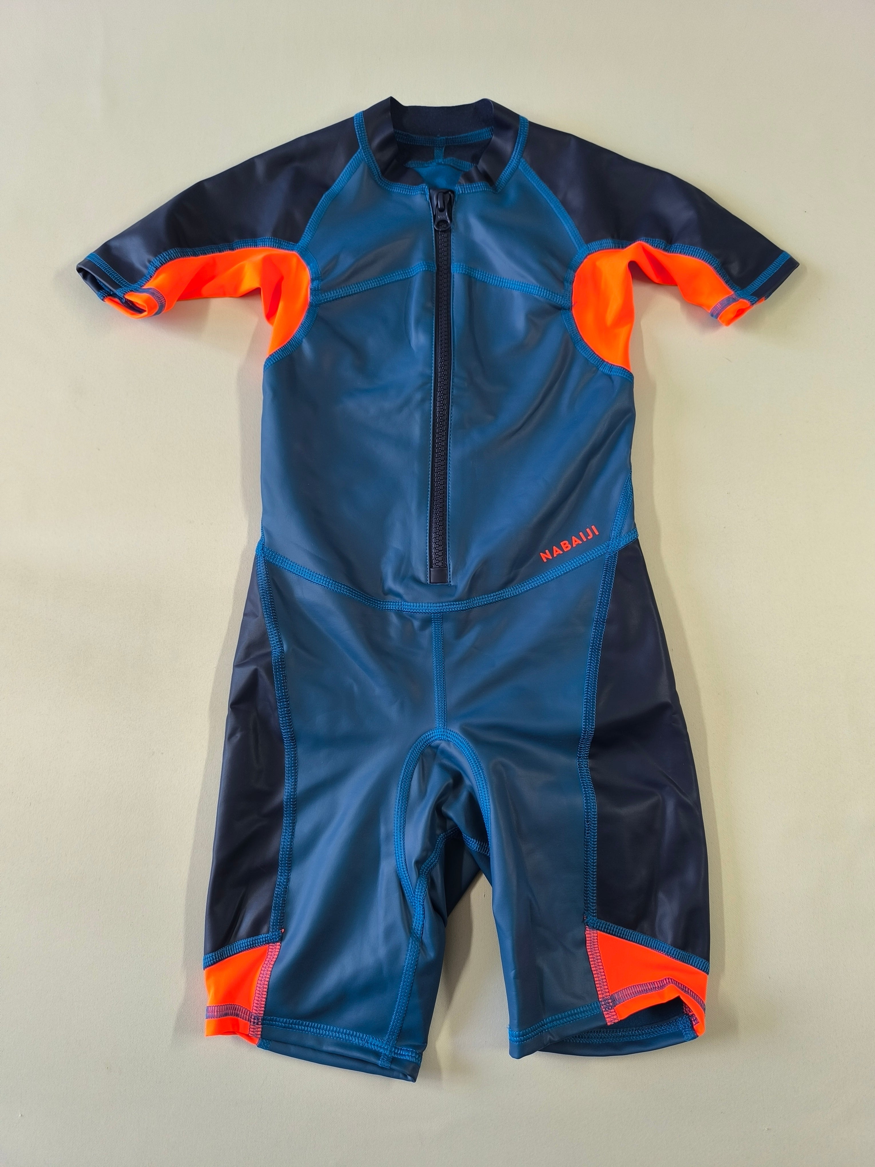 Combinaison néoprène bleue/oange, Nabaiji (pas d'étiquette, taille estimée)