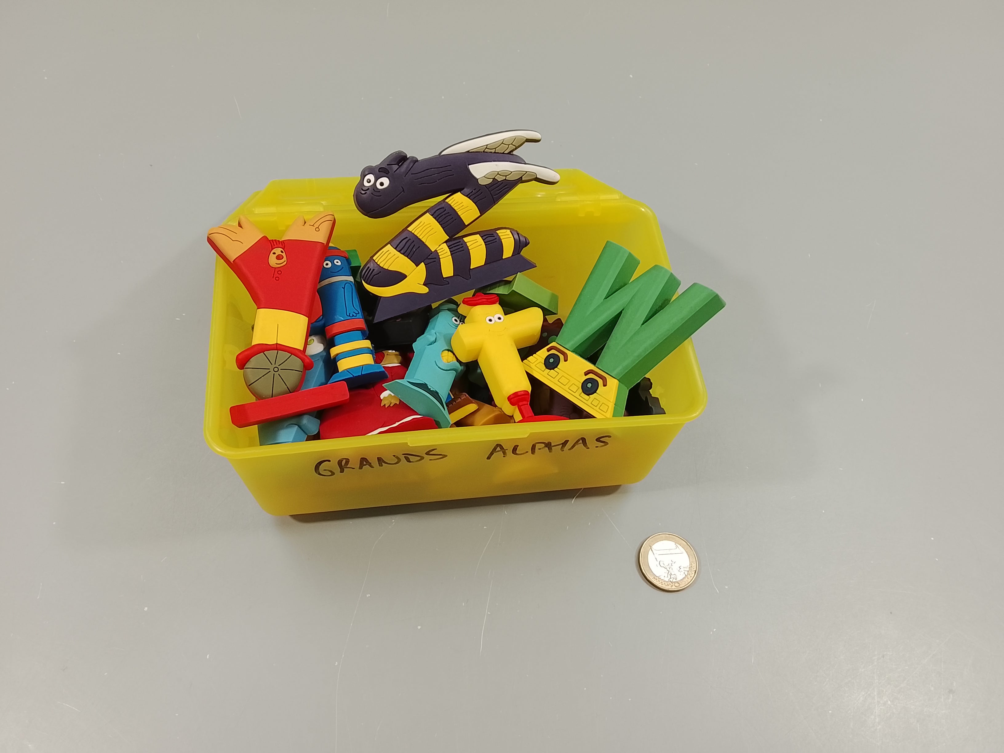 Complet, grandes lettres alphats