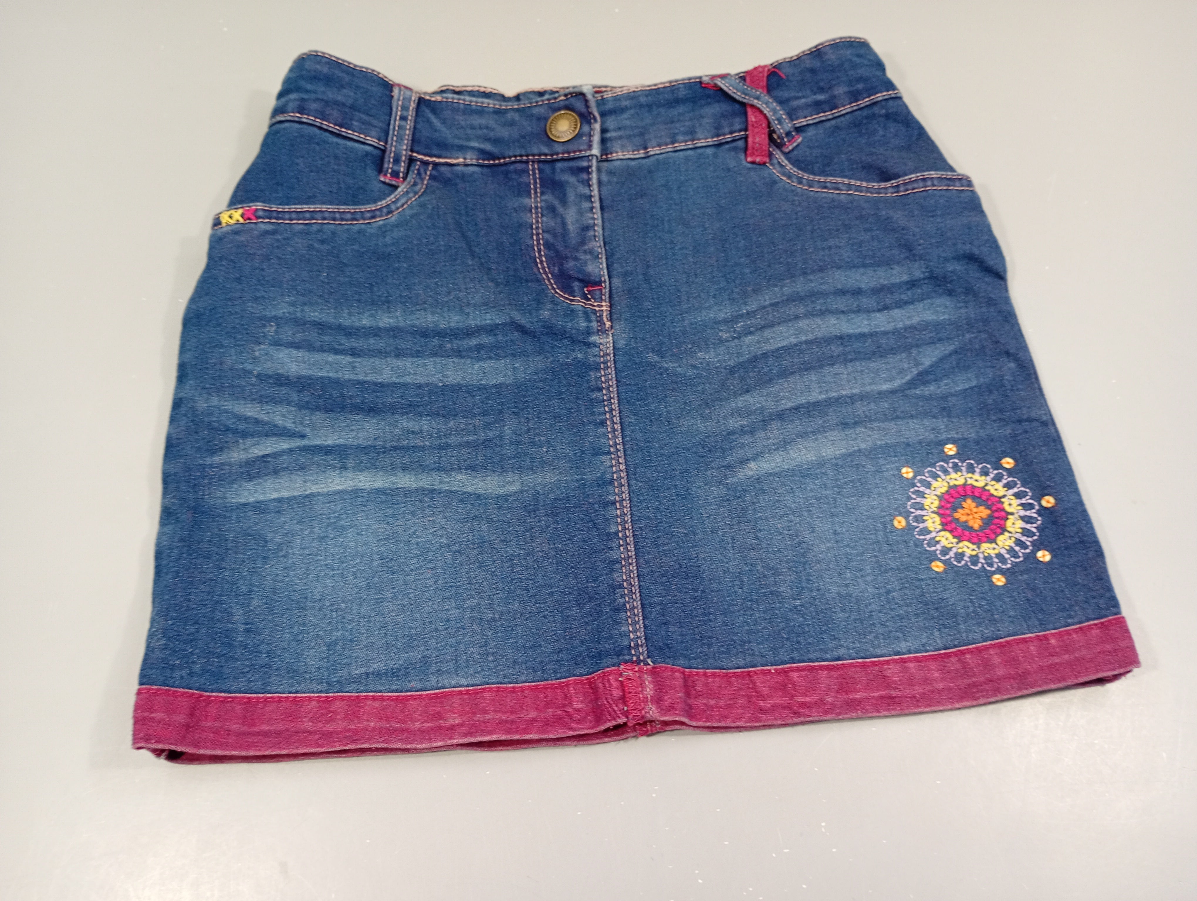 Jupe denim , broderies