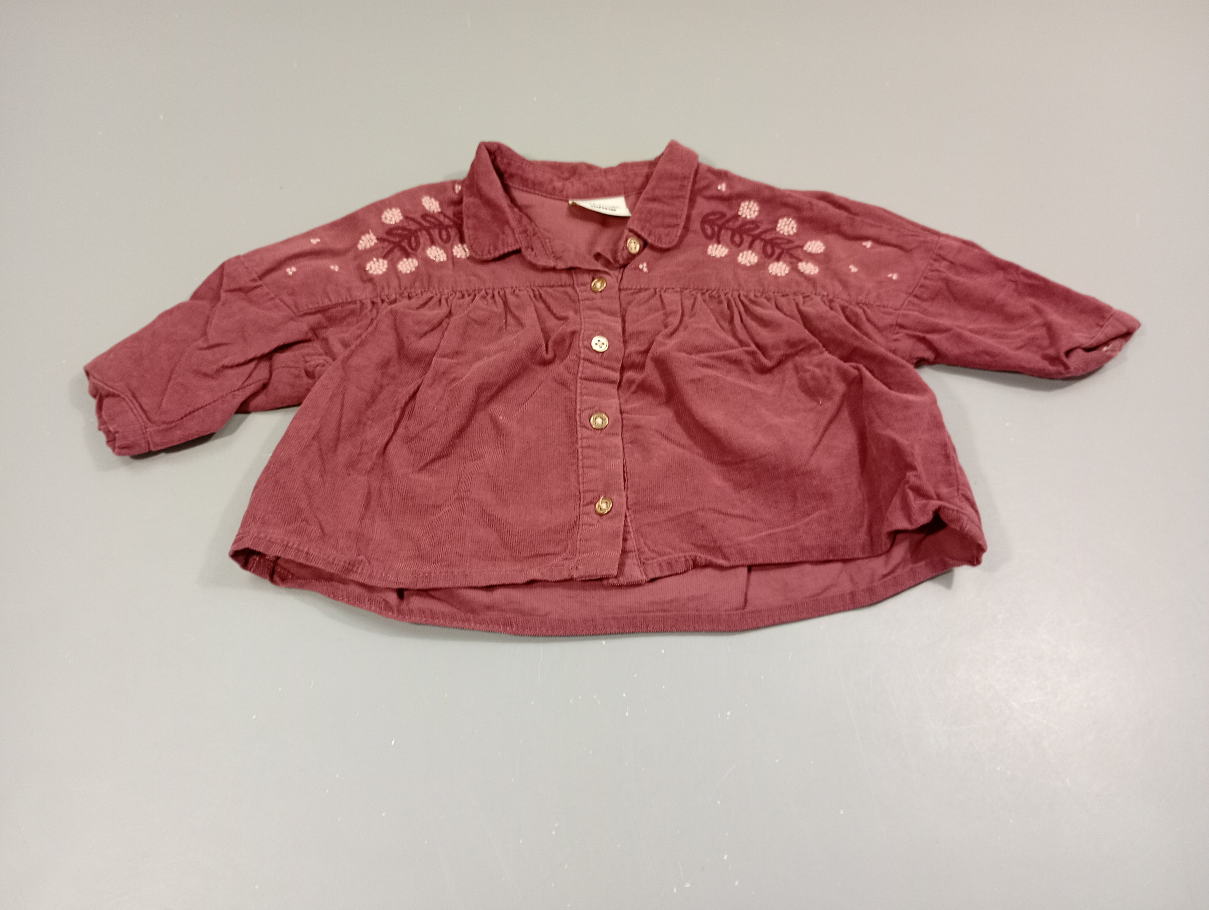 Chemisier m.l violette en velours côtelé , fleurs brodées