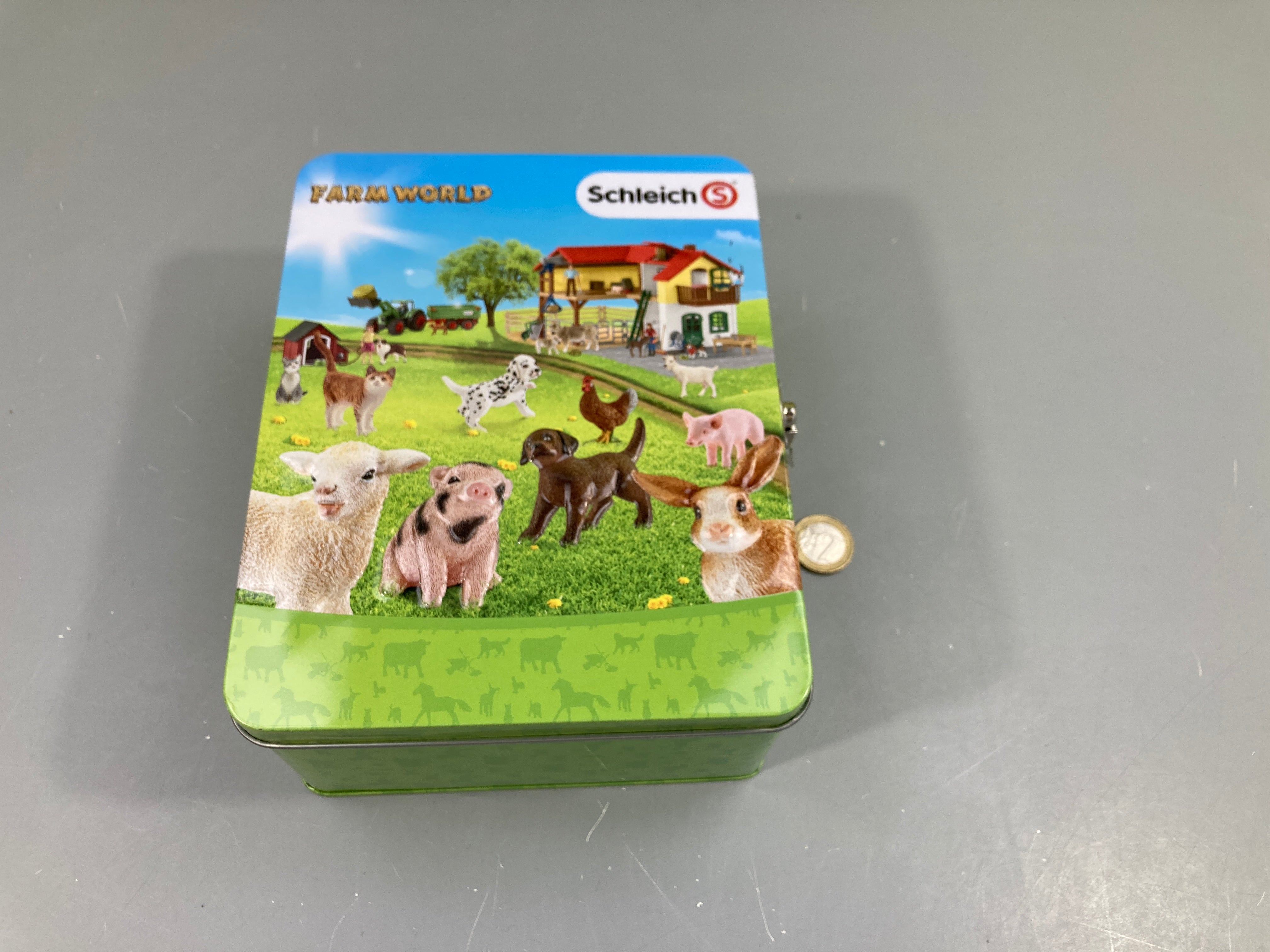 Coffret métalique de rangement pour 18 bébés animaux Schleich