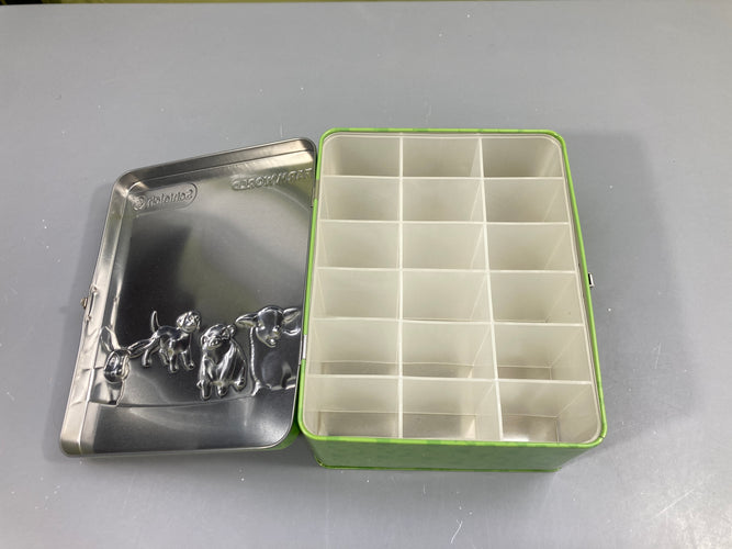 Coffret métalique de rangement pour 18 bébés animaux Schleich, moins cher chez Petit Kiwi