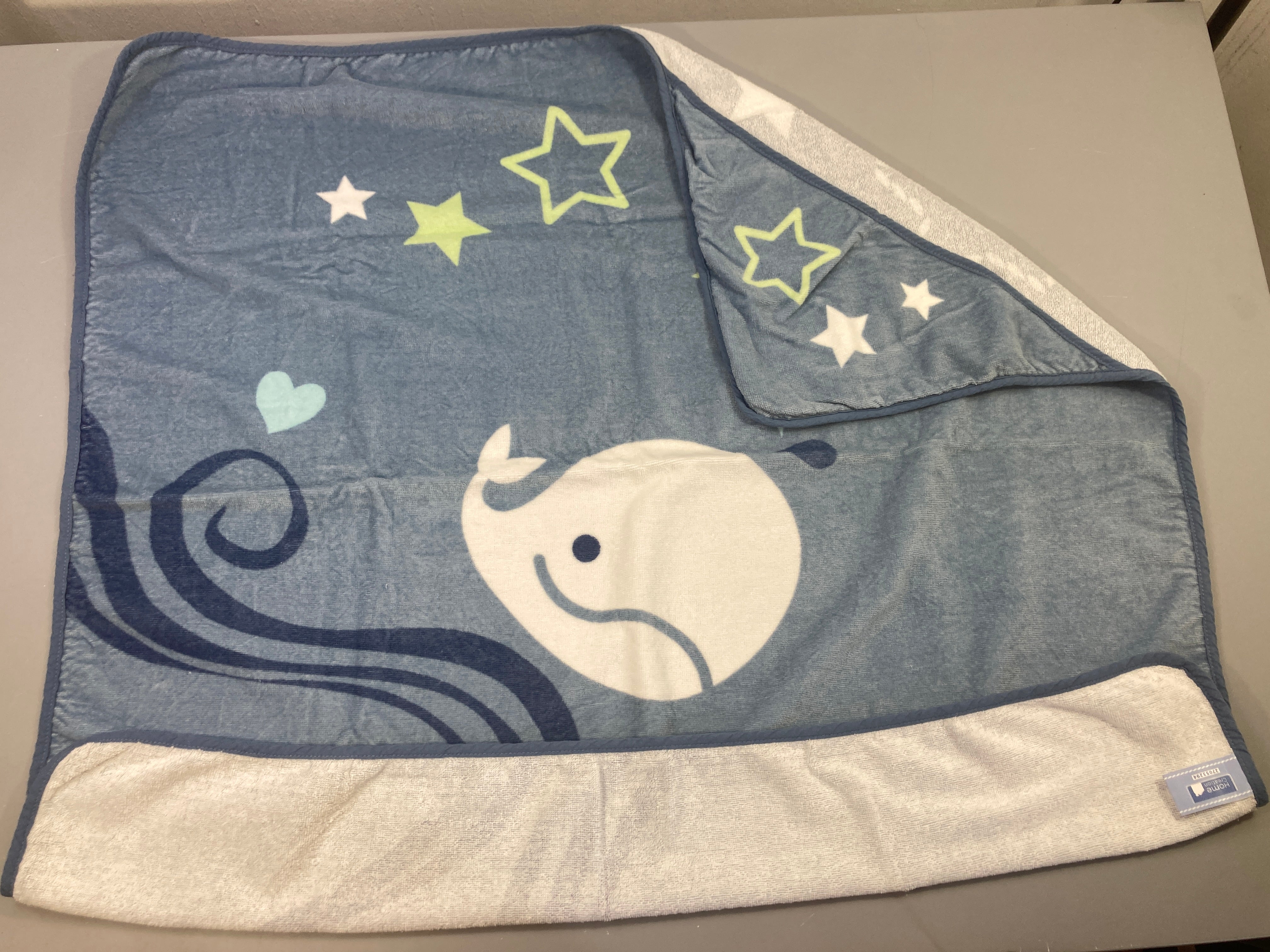 Cape de bain bleue baleine étoiles