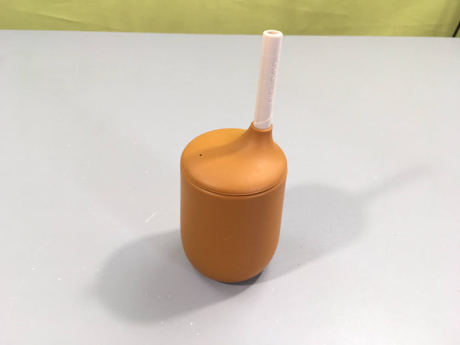 Gobelet avec paille Ellis -  ocre foncé - 230ml - 100 % silicone Liewood, moins cher chez Petit Kiwi