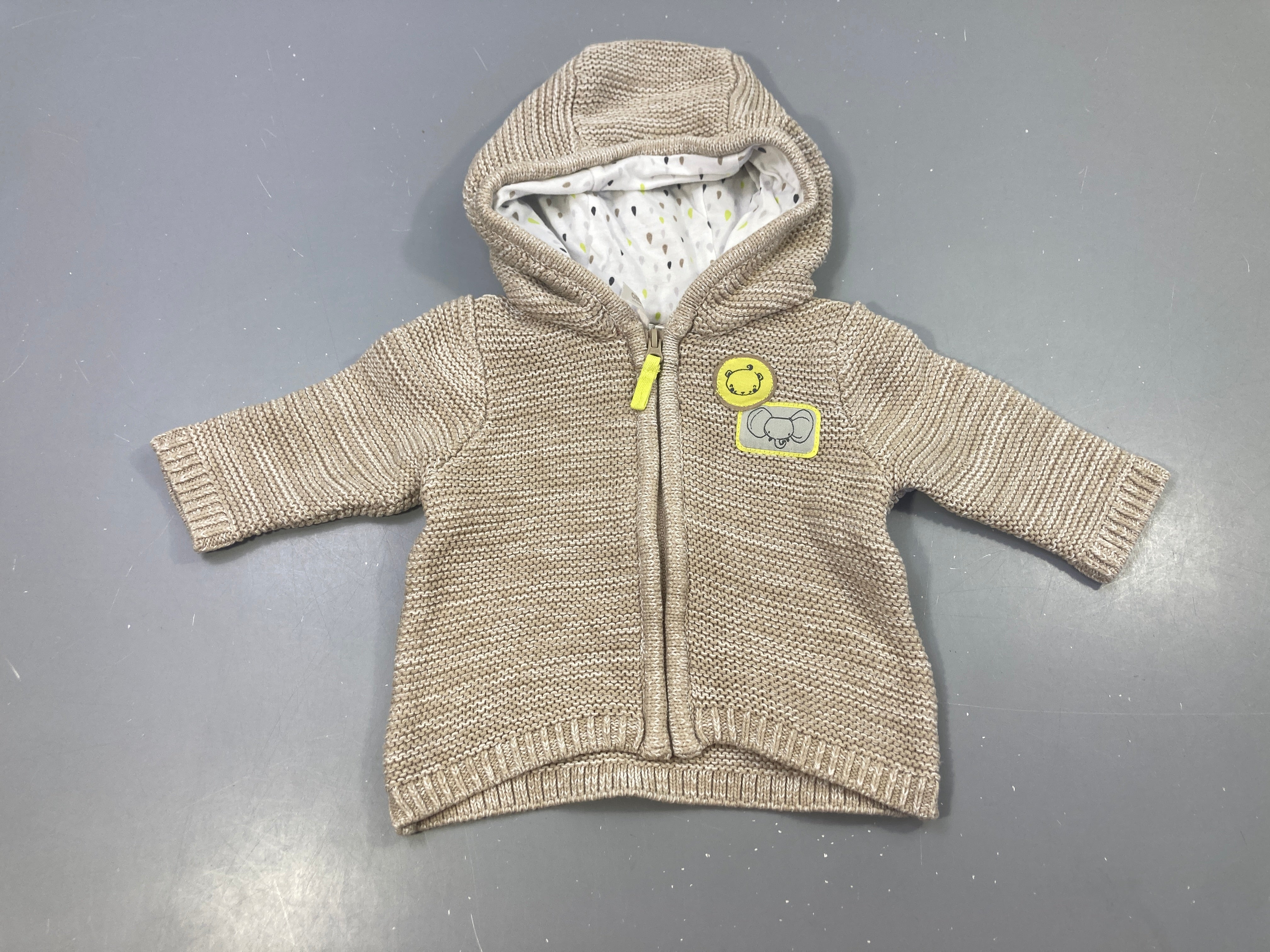 Gilet à capuche mailles beige chiné écussons