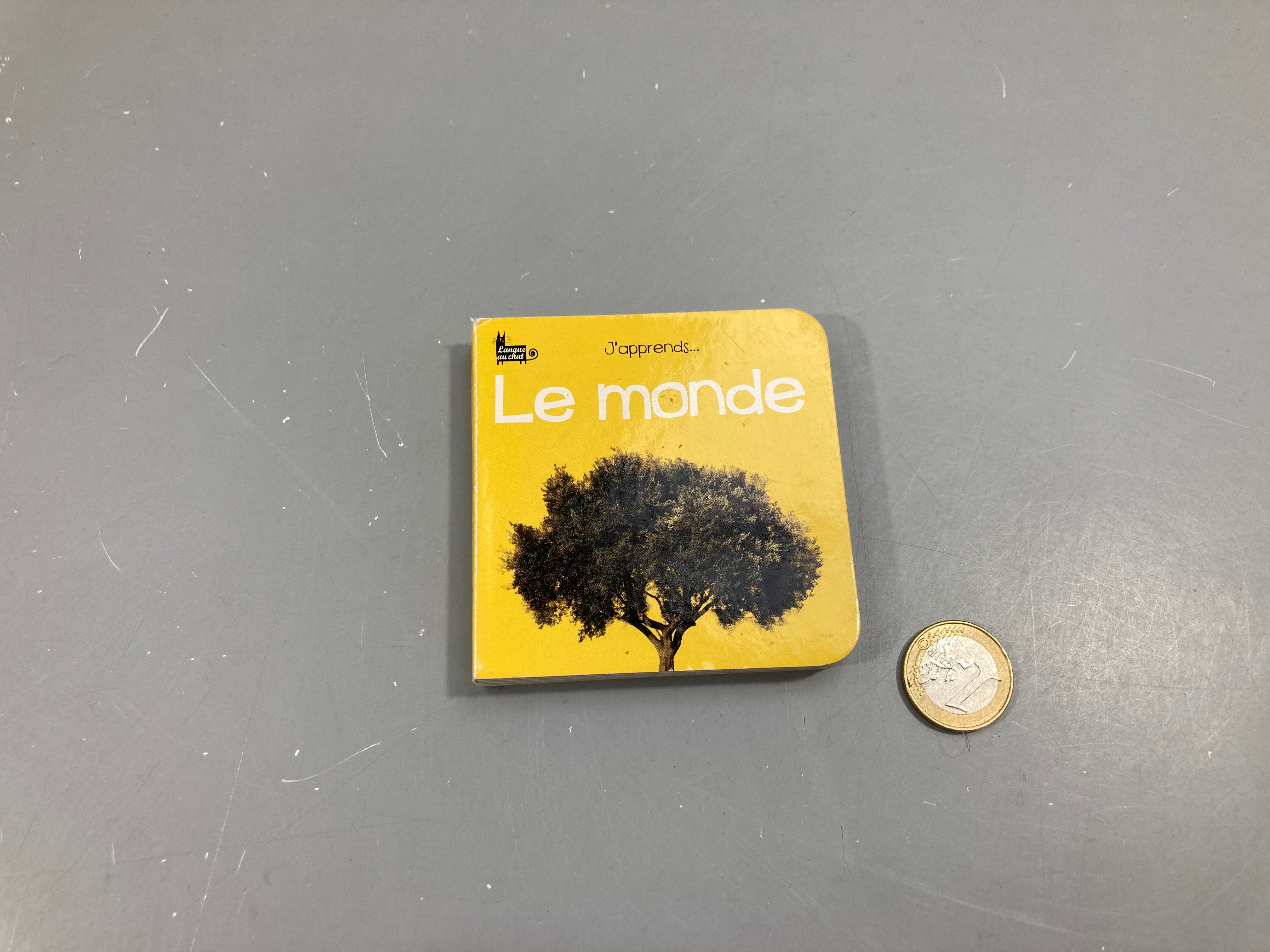 J'apprends... le monde, langue au chat