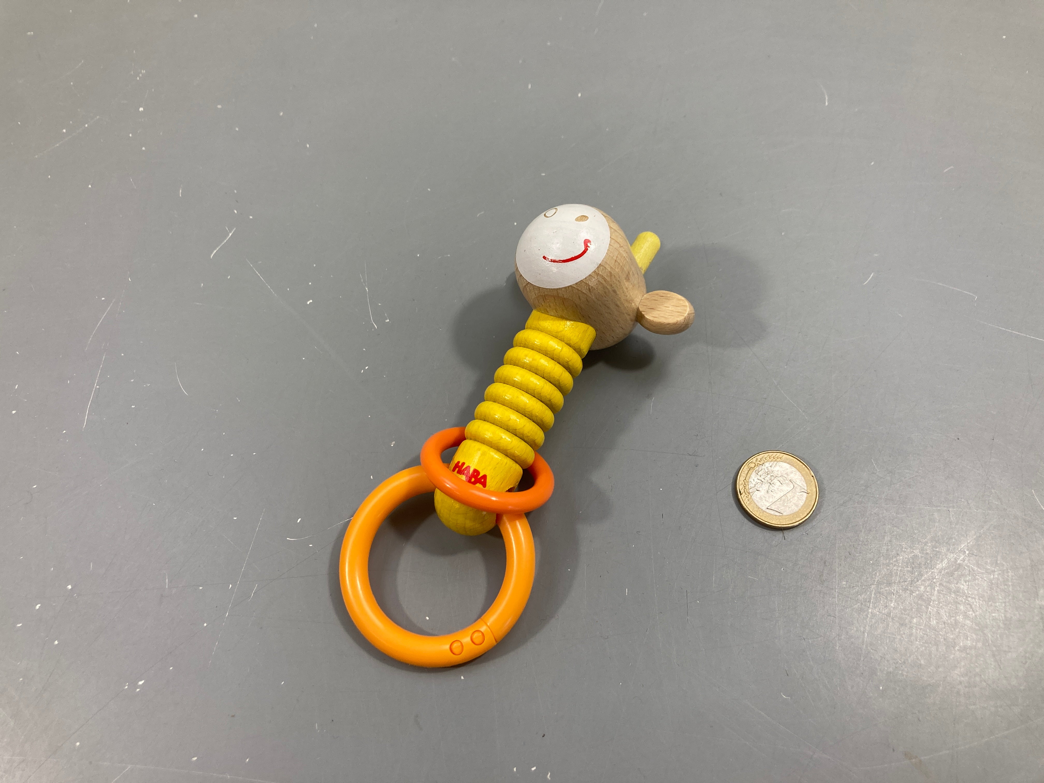 Hochet en bois girafe