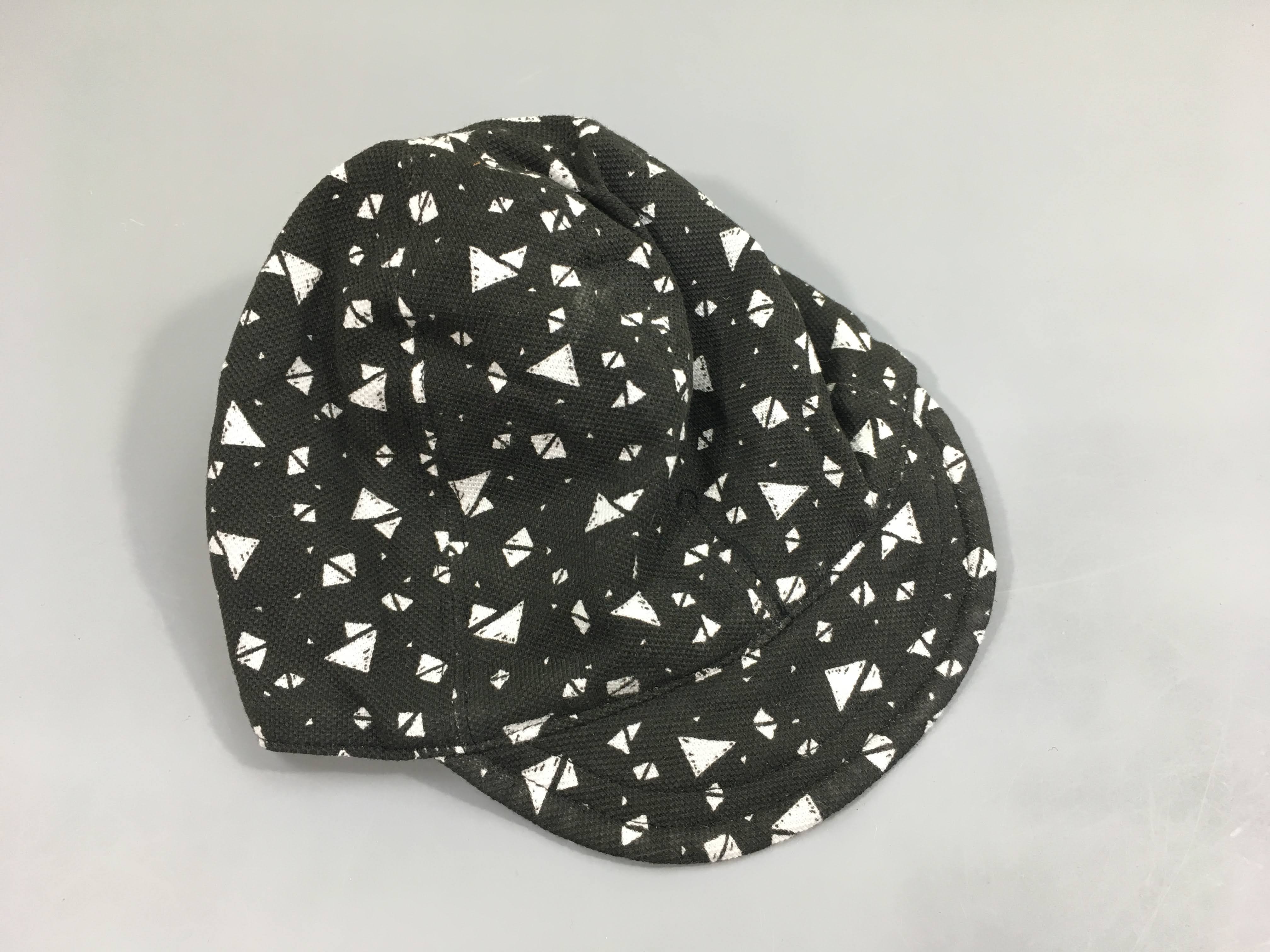 Casquette souple noire motifs