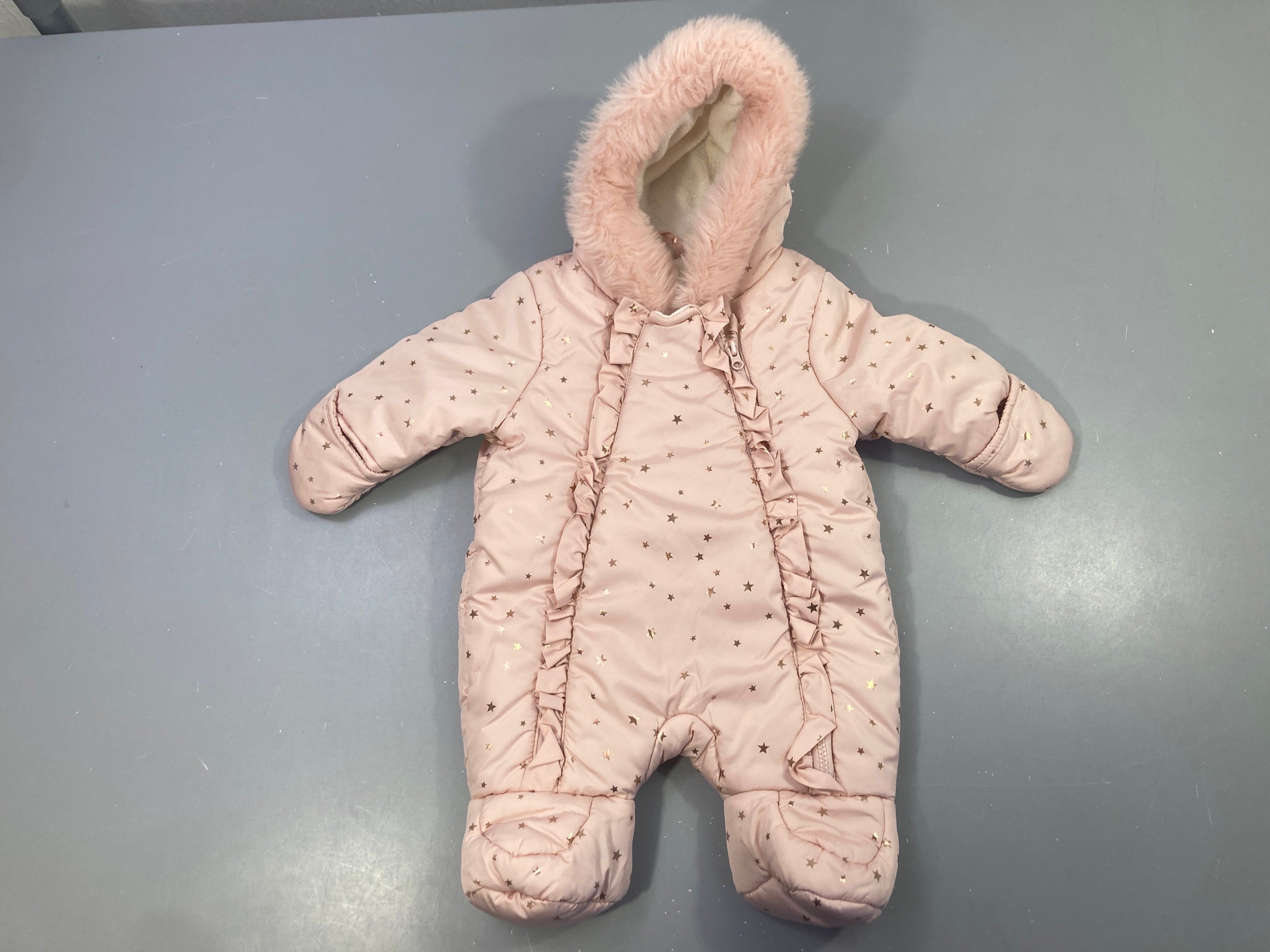 Combinaison pilote rose clair étoiles et capuche fausse fourrure