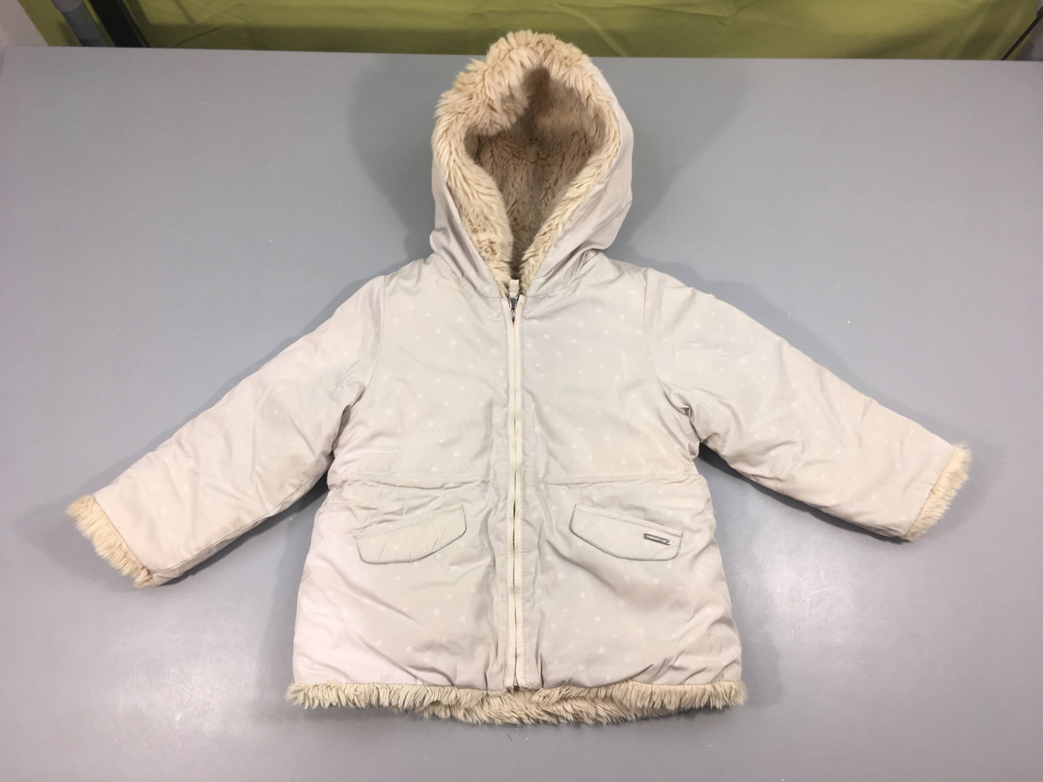 Veste ouatinée beige coeurs fausse fourrure à capuche