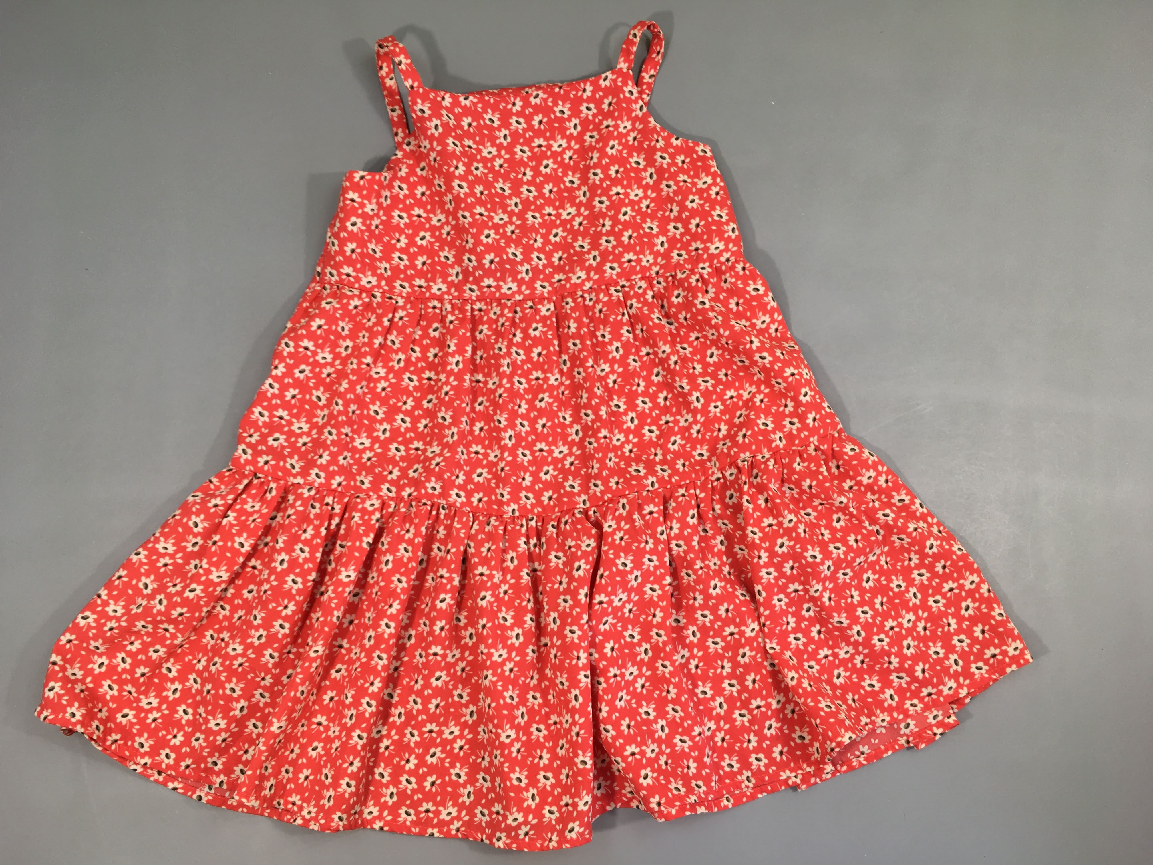 Robe fines bretelles rouge fleurie