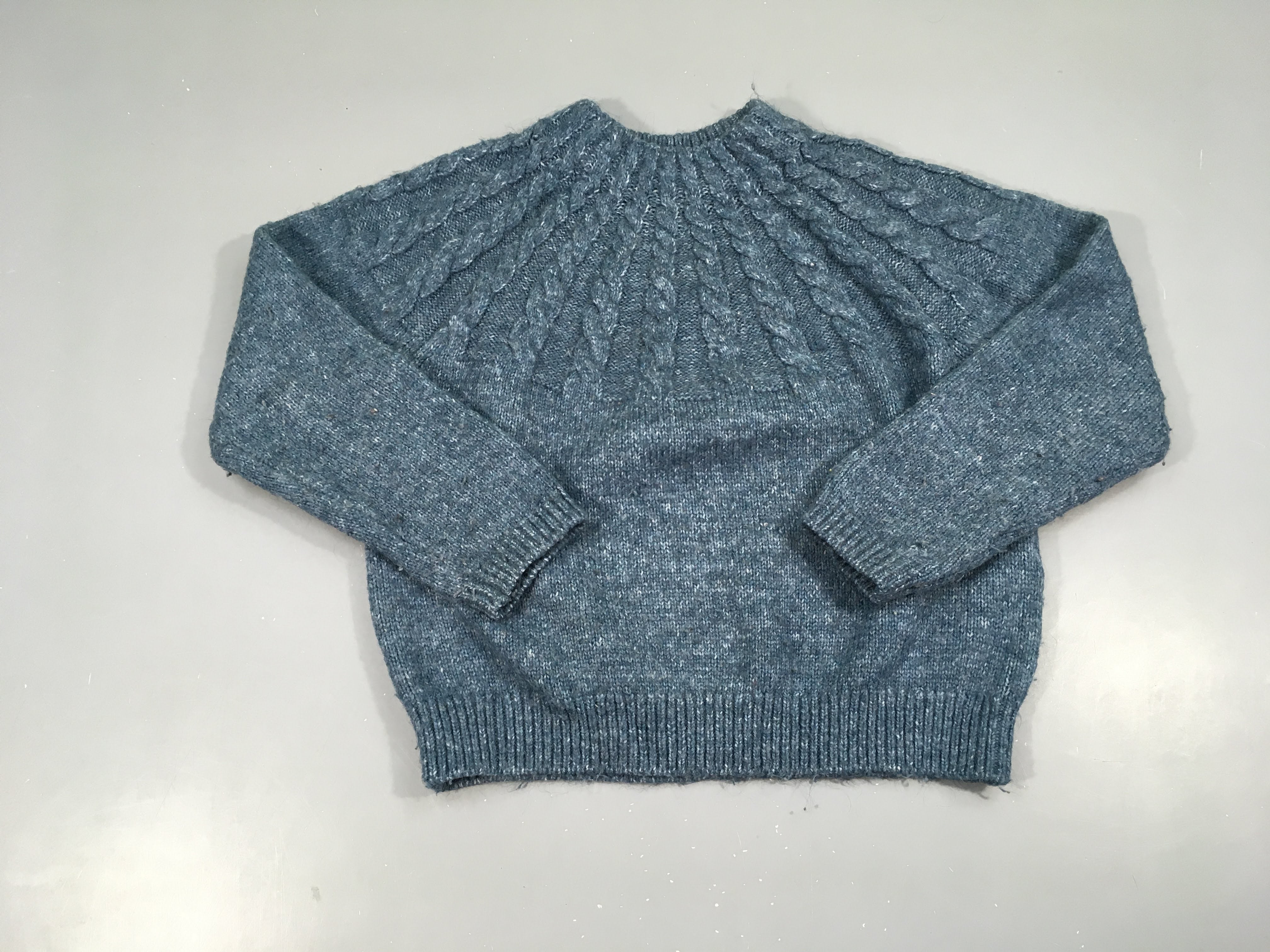 Pull bleu torsades