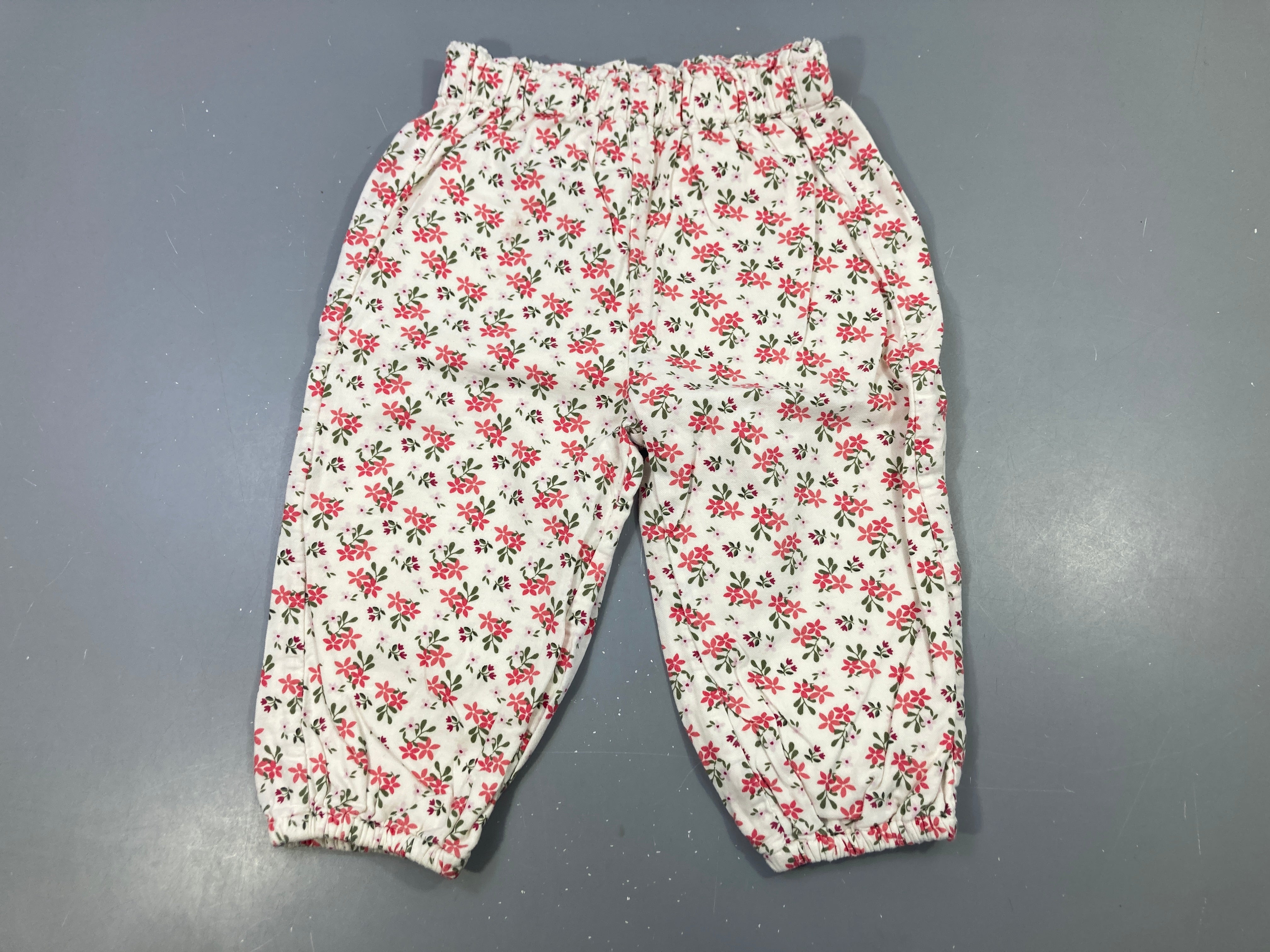 Pantalon blanc taille et chevilles élastiques fleuri rouge