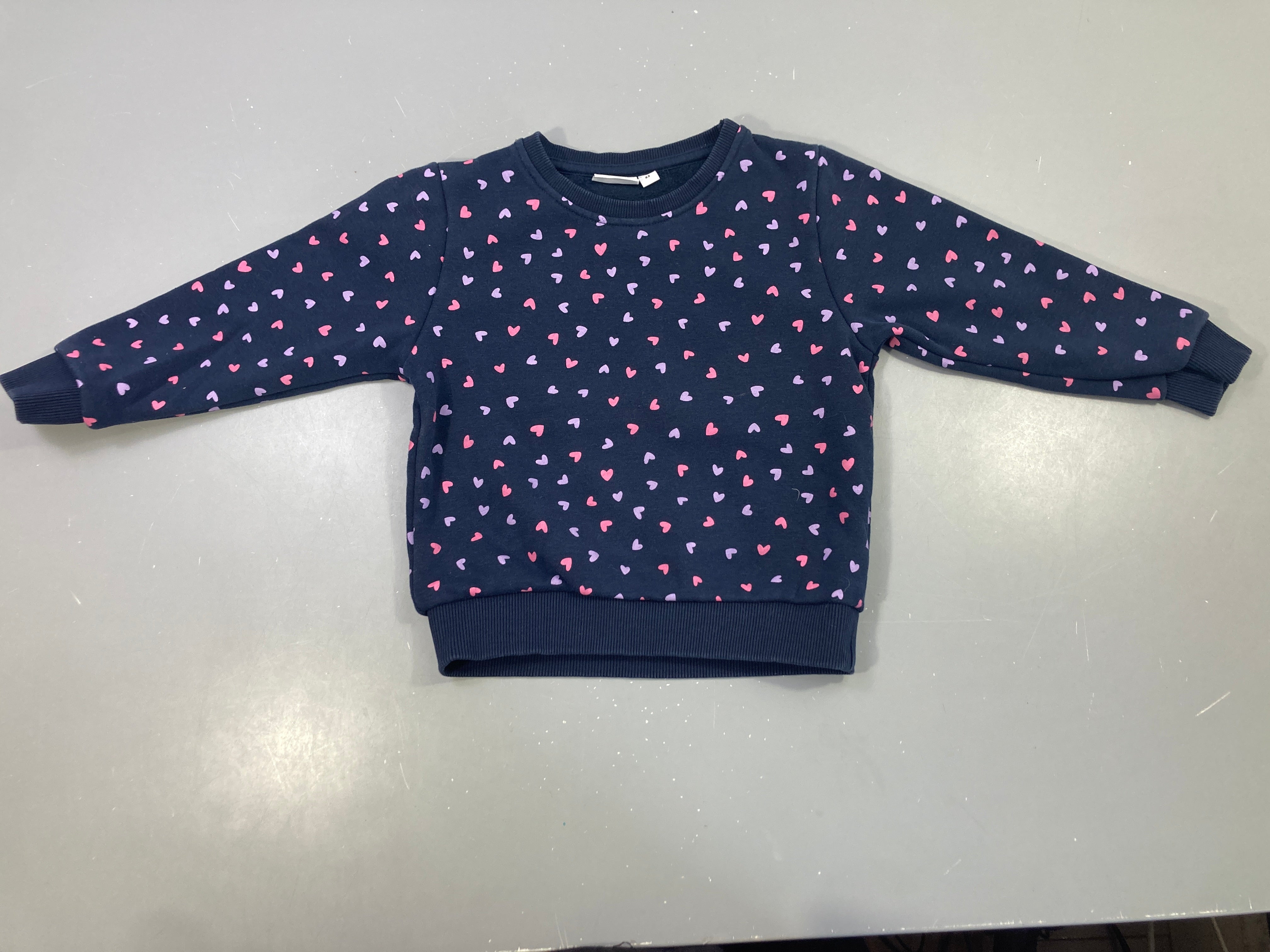 Sweat bleu foncé coeurs