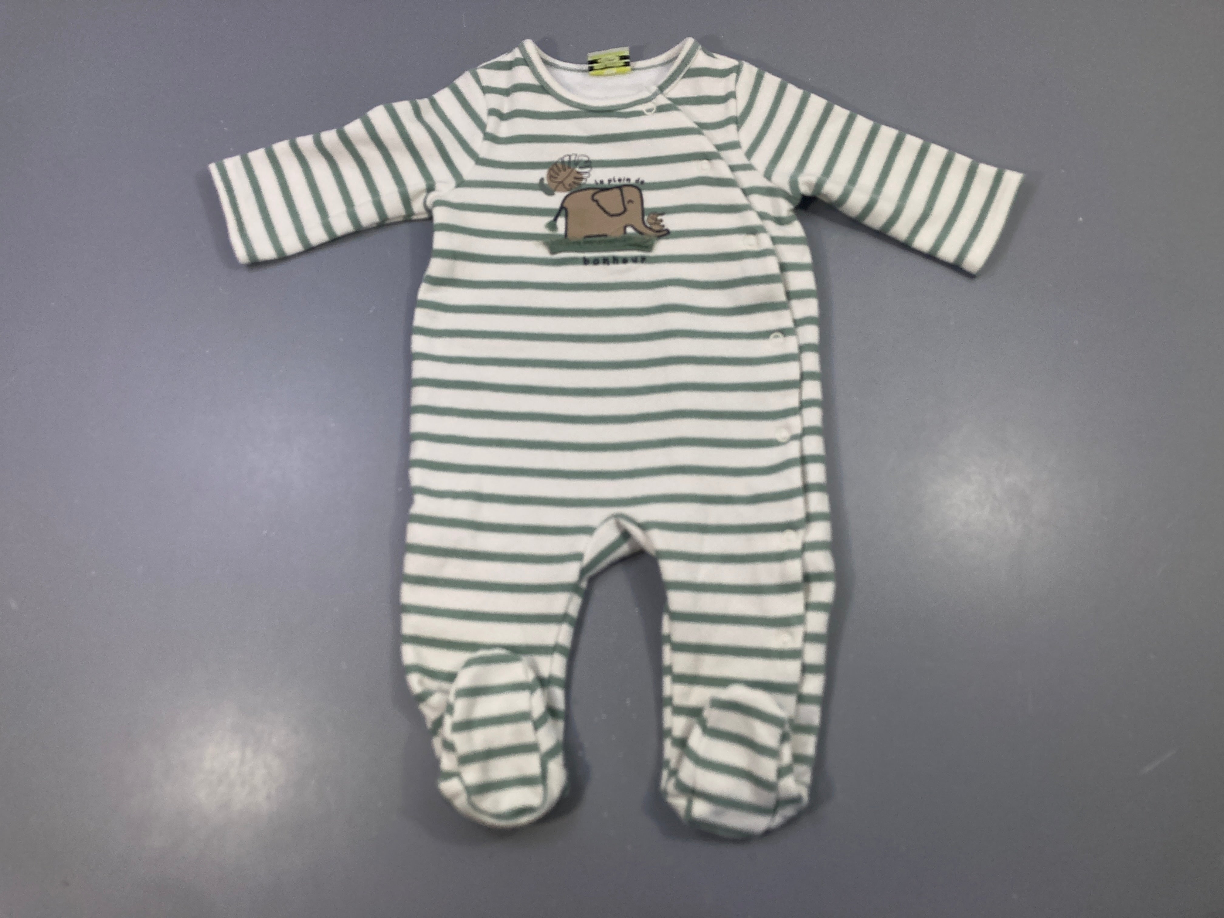 Pyjama vert rayé éléphant bouloché