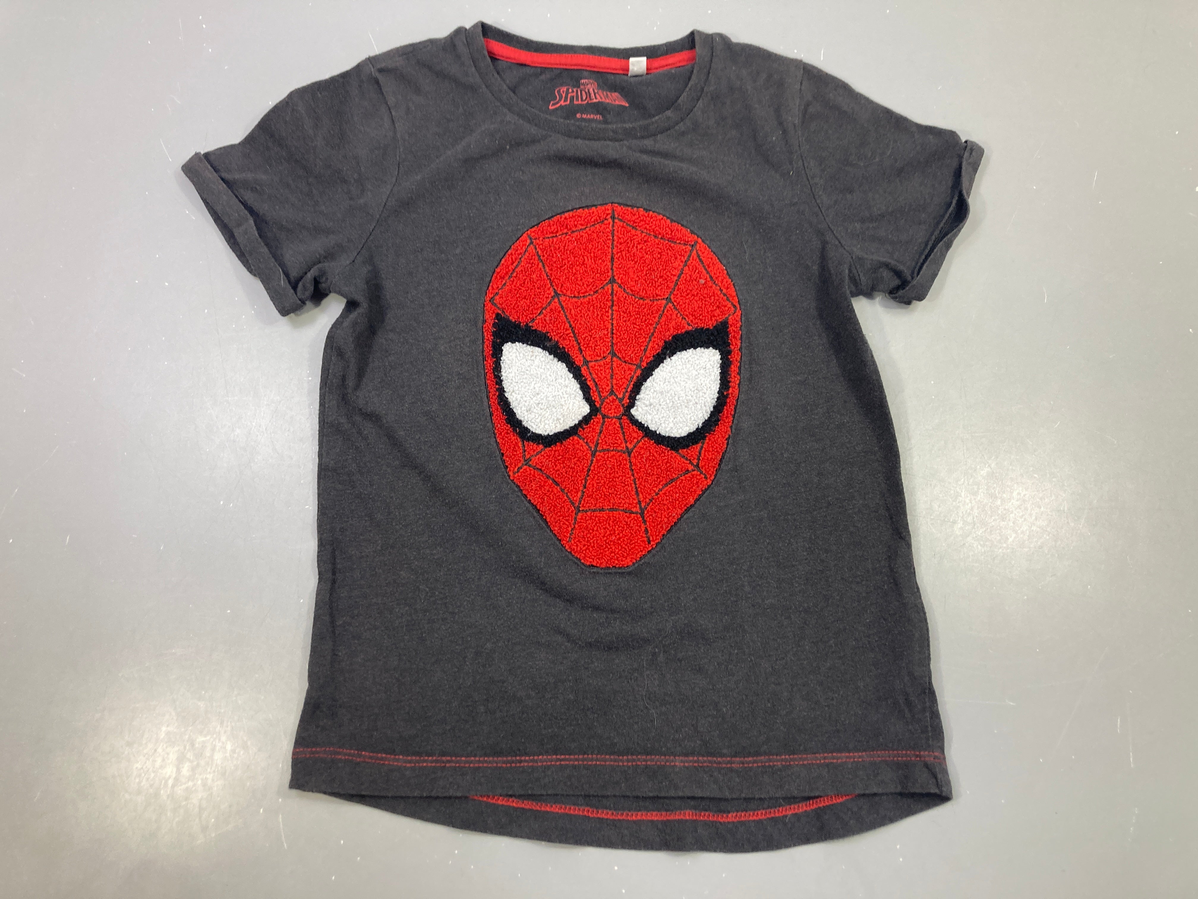 T-shirt m.c gris foncé Spiderman, bouloché