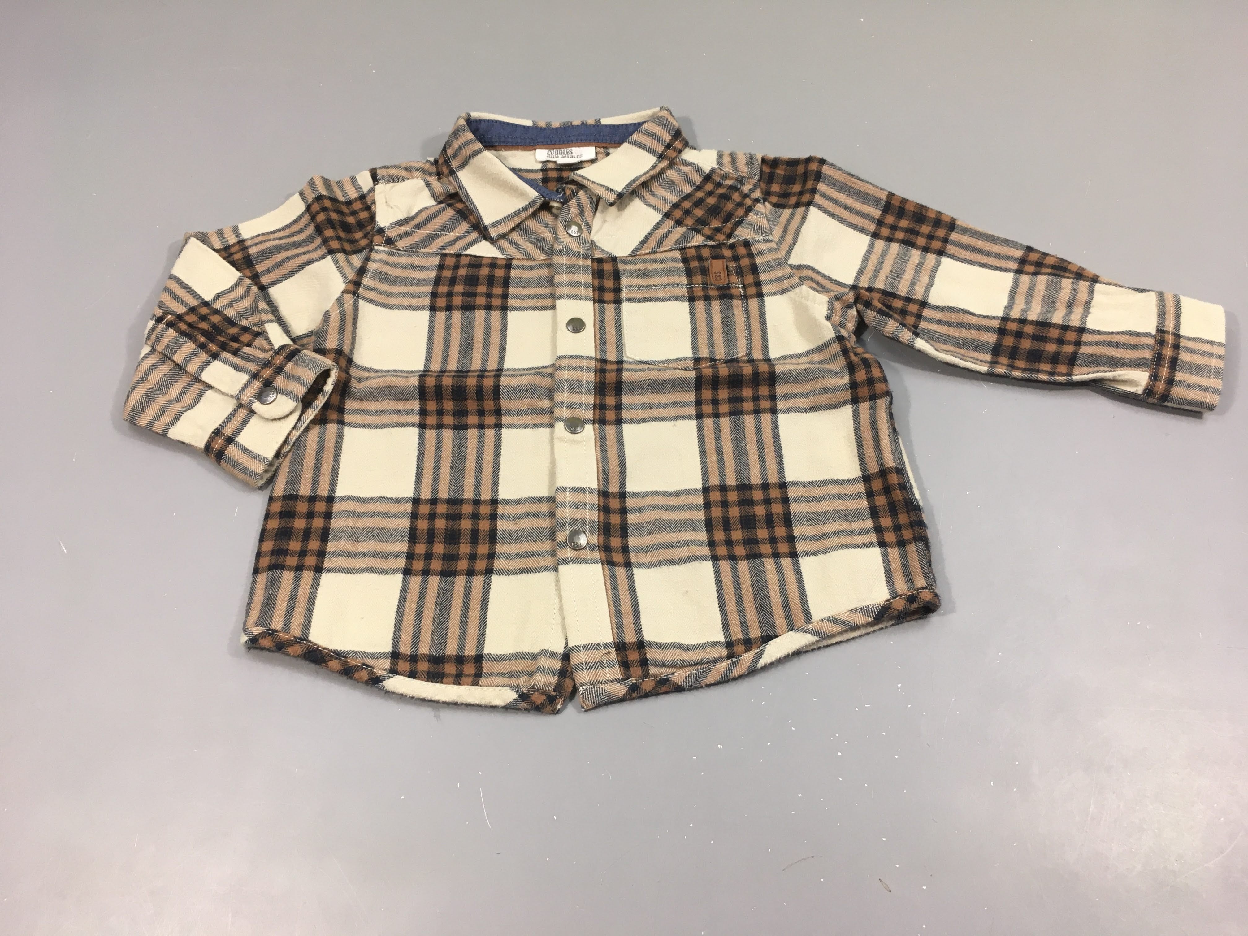 Chemise m.l enflanelle beige clair à carreaux brun, bleu marine , légèrement bouloché