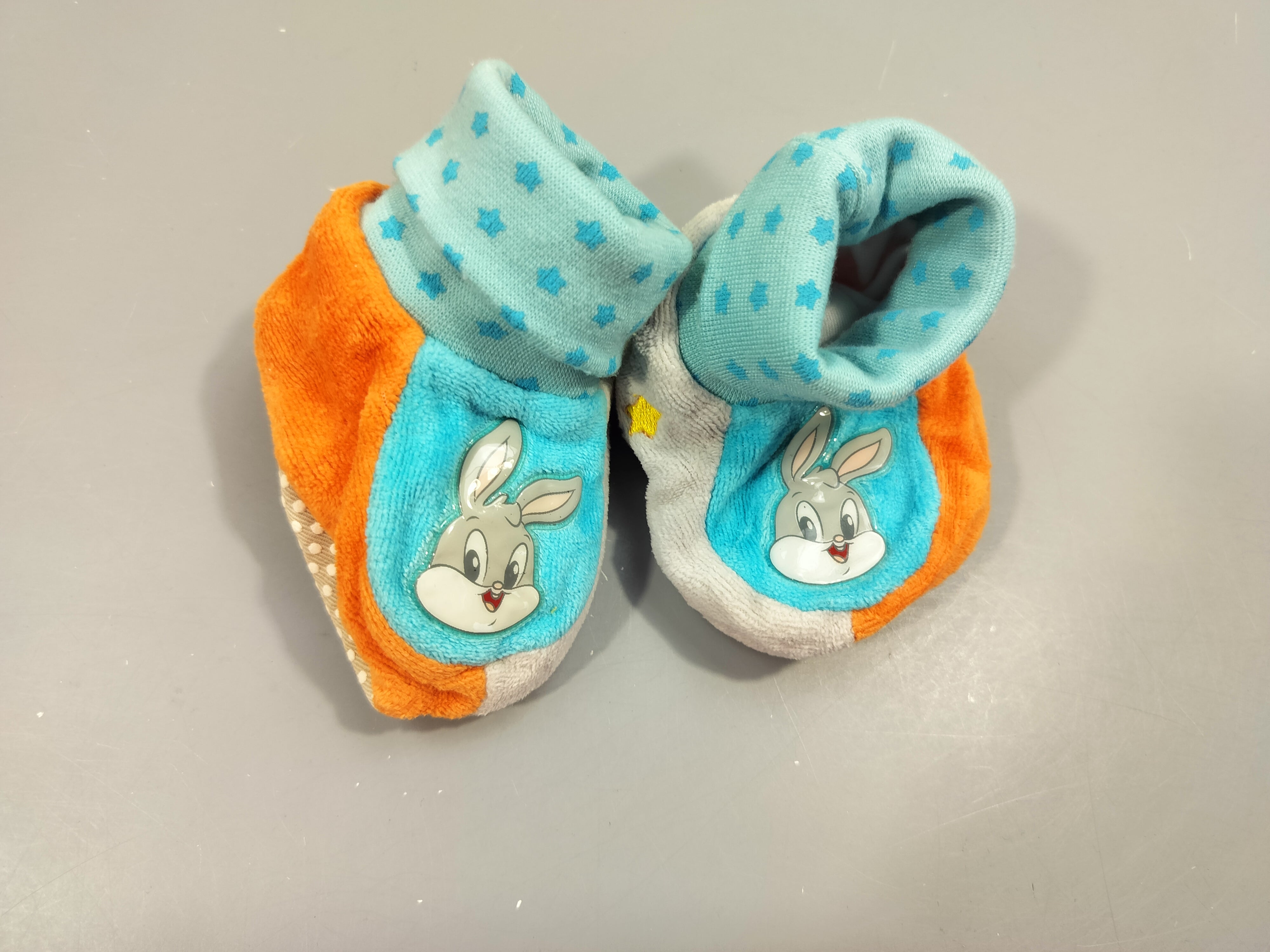 Chaussons bleu et orange Bugs Bunny bébé, S10