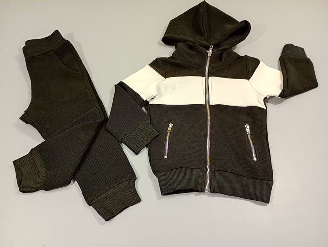 NEUF ensemble jogging noir et blanc Chicaprie, moins cher chez Petit Kiwi