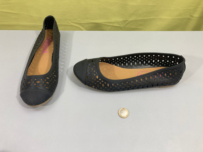 Ballerines noires ajourées, 41 état neuf, moins cher chez Petit Kiwi