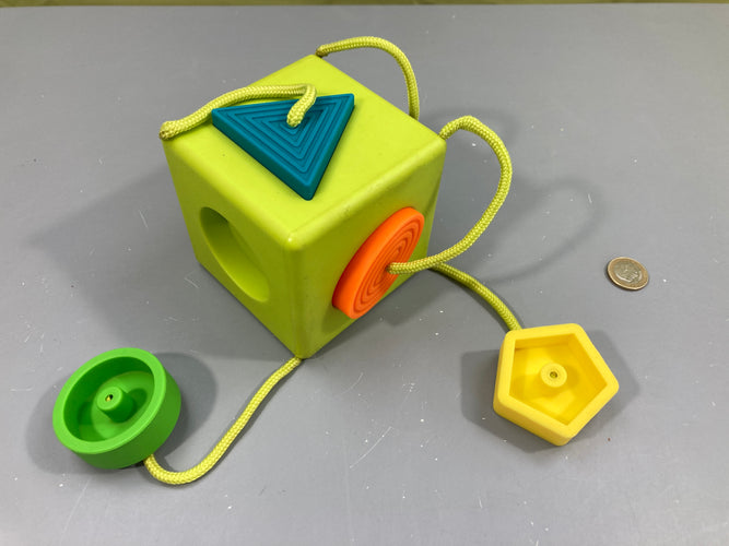 Cube de tri de formes, Oombee, Fat Brain Toy, moins cher chez Petit Kiwi