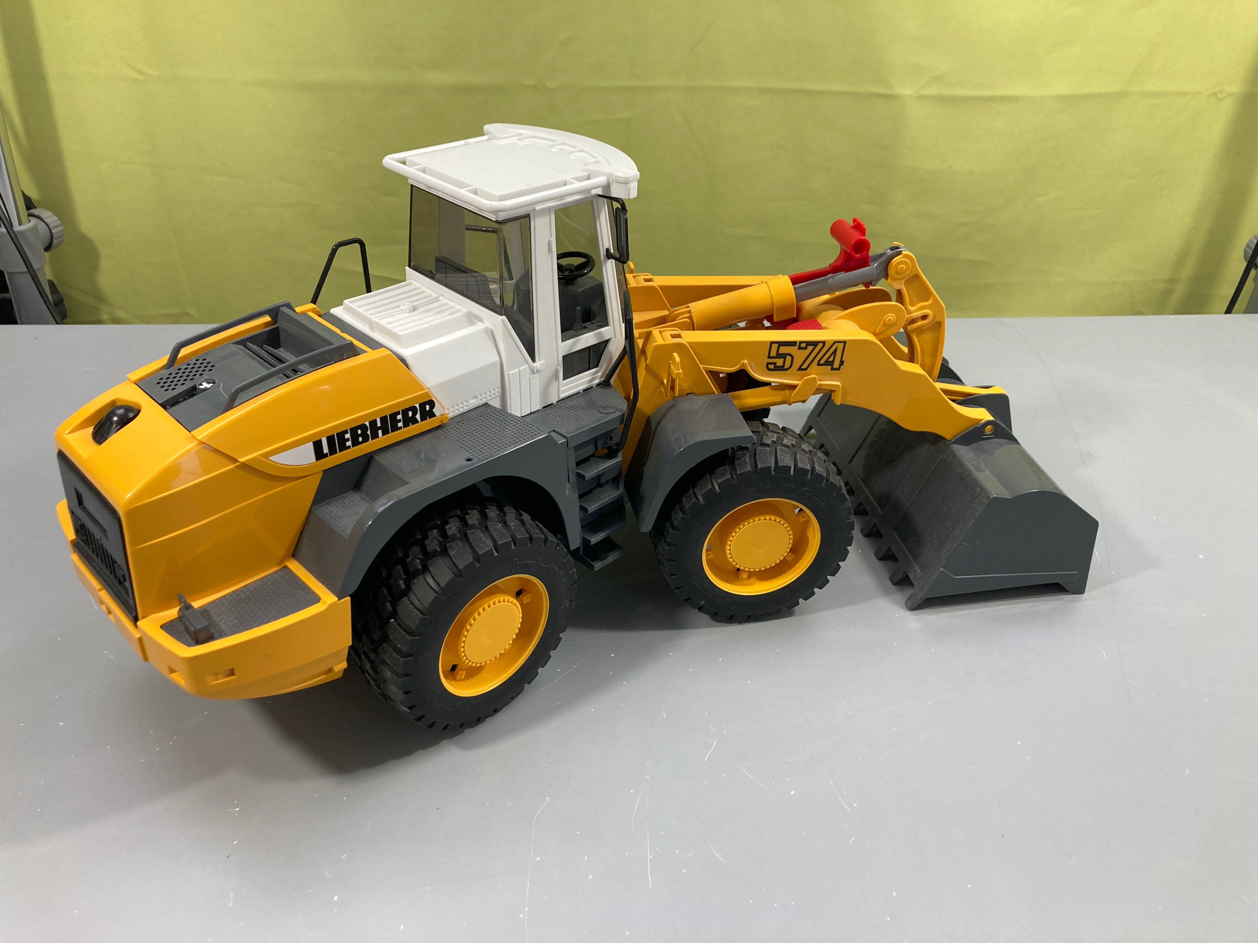 Bulldozer Liebherr jaune