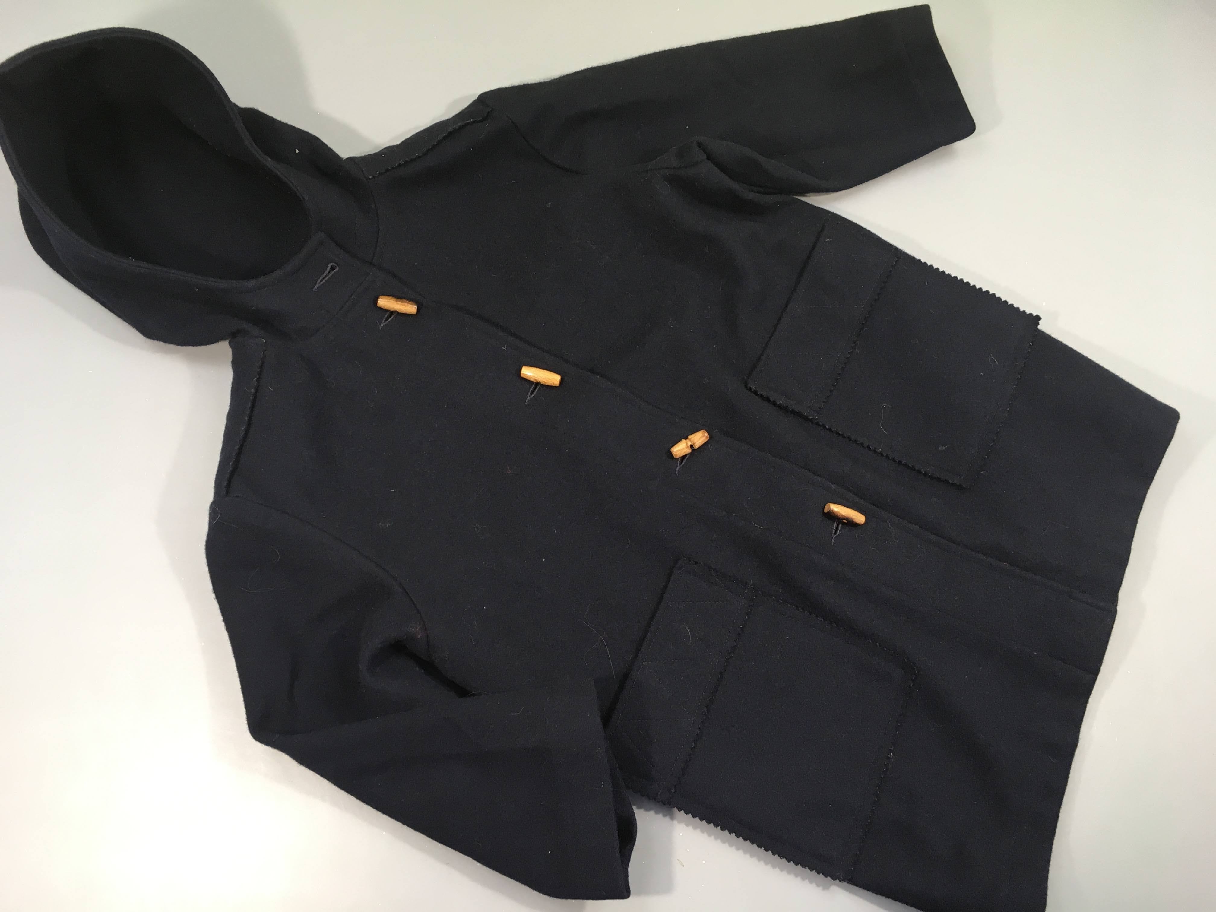 Veste à capuche bleu marine  boutons en bois Dumont d 'Urville