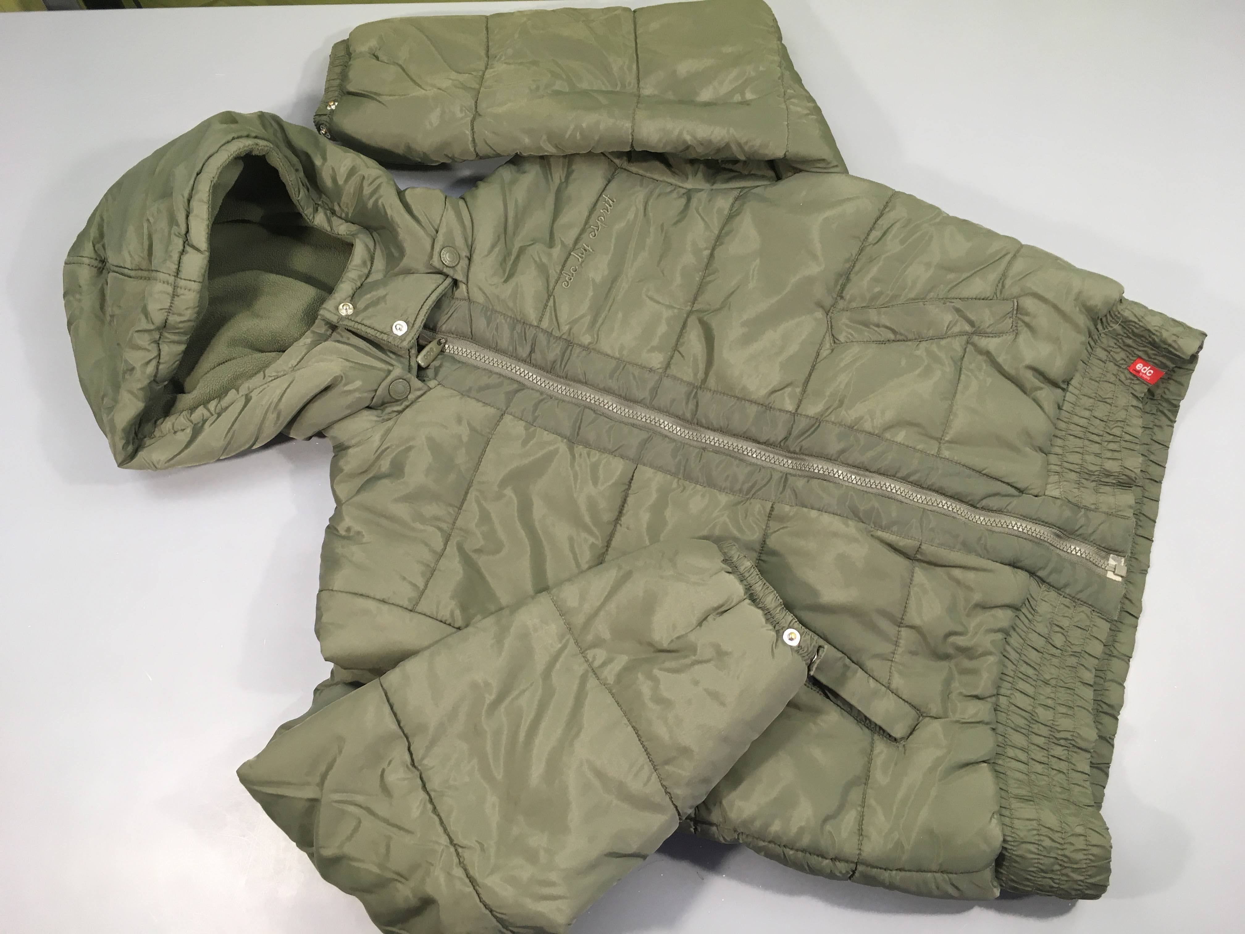 Veste  vert clair zipée à capuche ammovible  , intérieur polar 