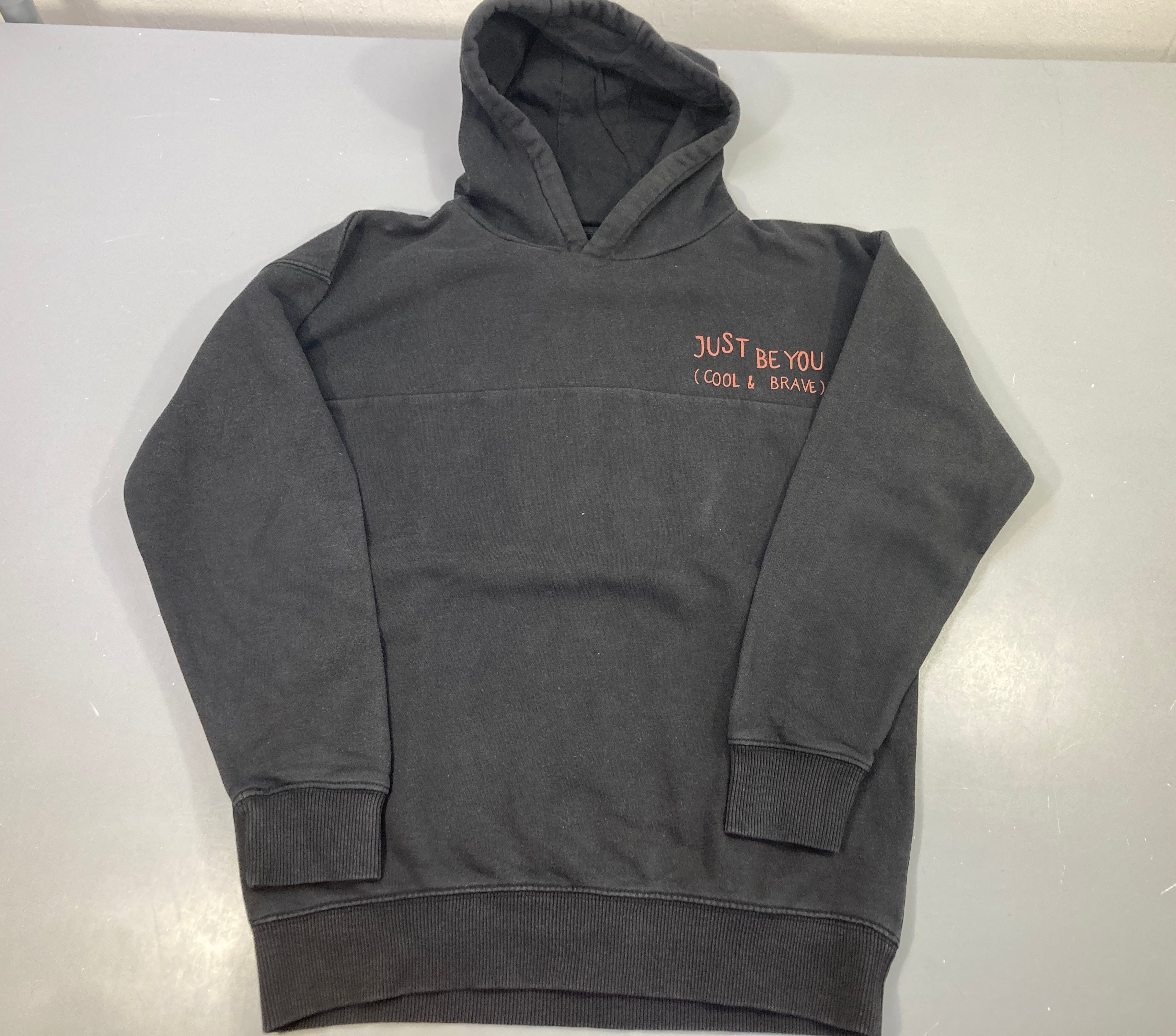 Sweat à capuche noir  Just be you-Légèrement bouloché