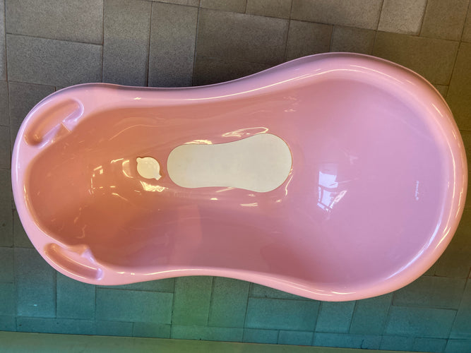 Baignoire rose fond anti dérapant et bouchon pour facilité l'évacuation de l'eau, moins cher chez Petit Kiwi